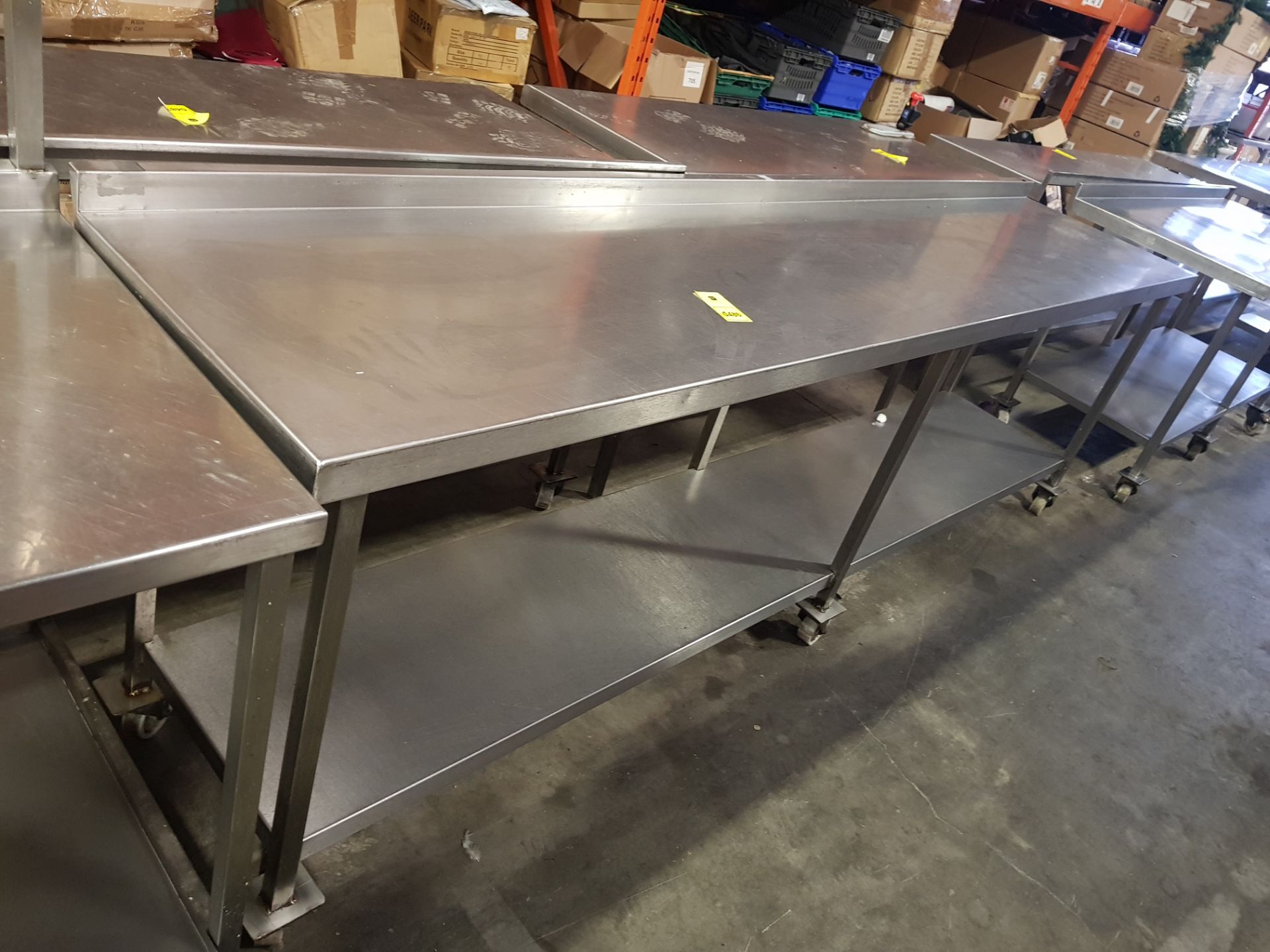 1 X STAINLESS STEEL PREP TABLE ON WHEELS ( DIMENSION : 280 CM LENGTH / 60 CM DEPTH / 88 CM HEIGHT