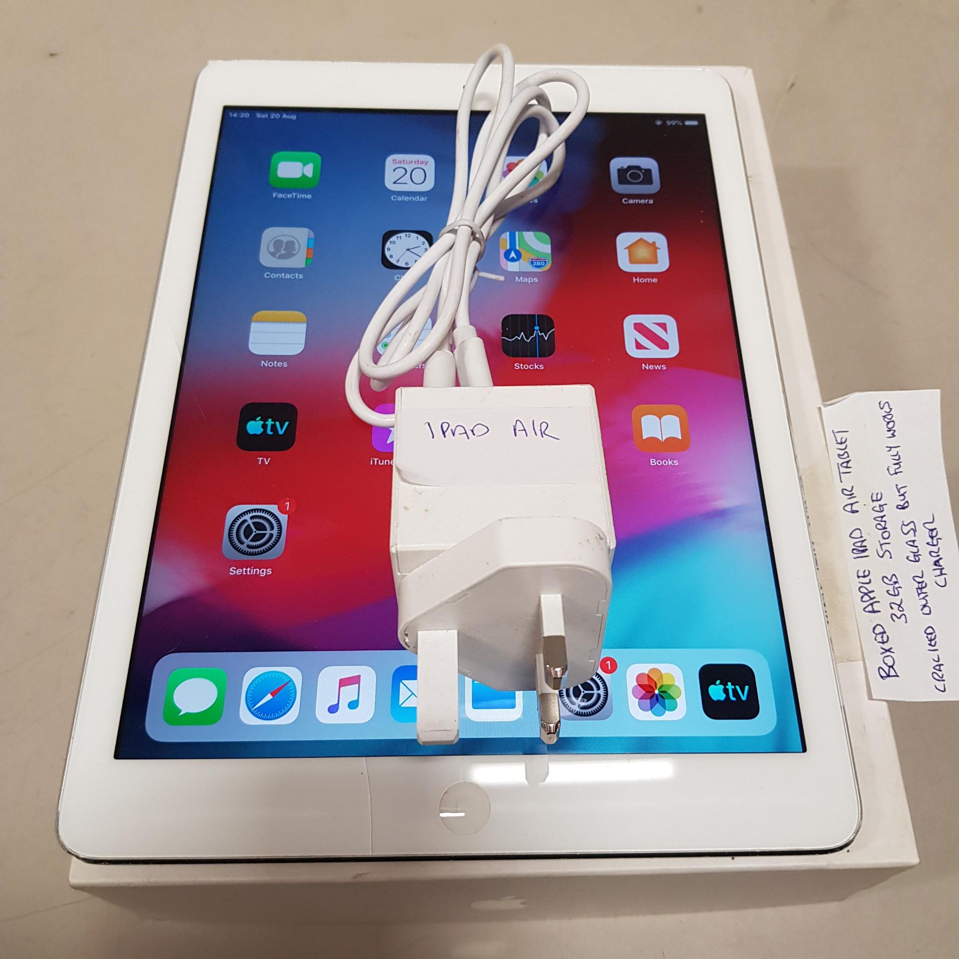 BOXED APPLE IPAD AIR TABLET 32GB STORAGE WITH CHARGER **CRACKED OUTER GLASS BUT IN FULL WORKING