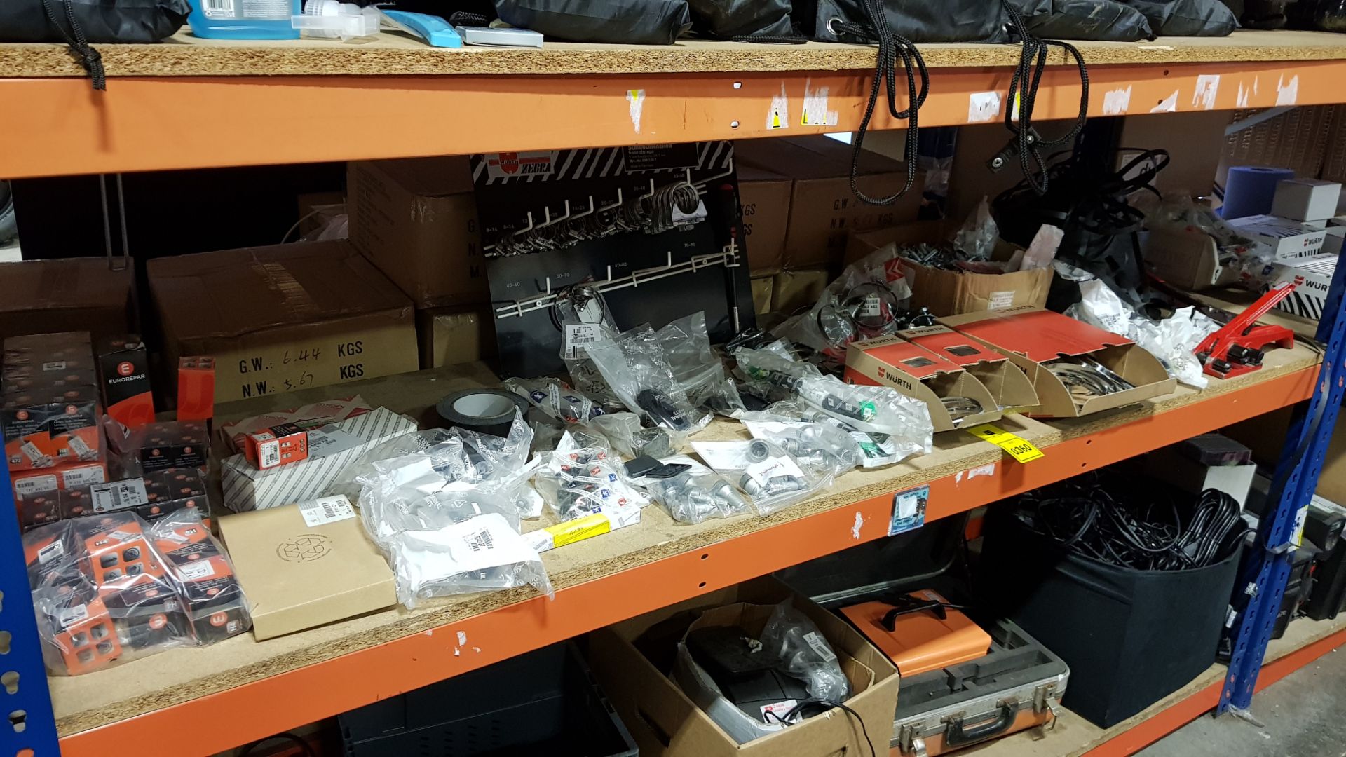 APPROX 50 + BRAND NEW MIXED AUTOMOTIVE LOT CONTAINING WIRTH HOES CLAMPS, ROLL OF PALLET PLASTIC