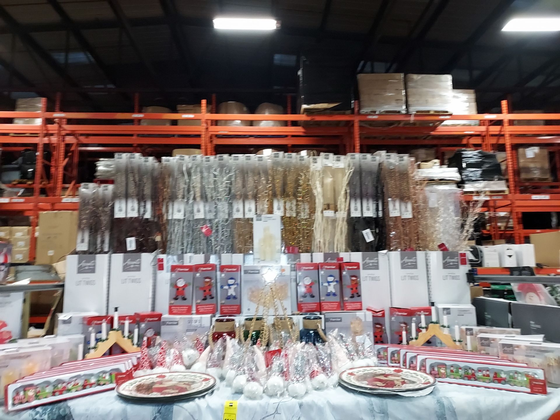 100 + PIECE PREMIER CHRISTMAS DECORATION LOT CONTAINING 1M / 1.2M LIT TWIGS IN VARIOUS COLOURS