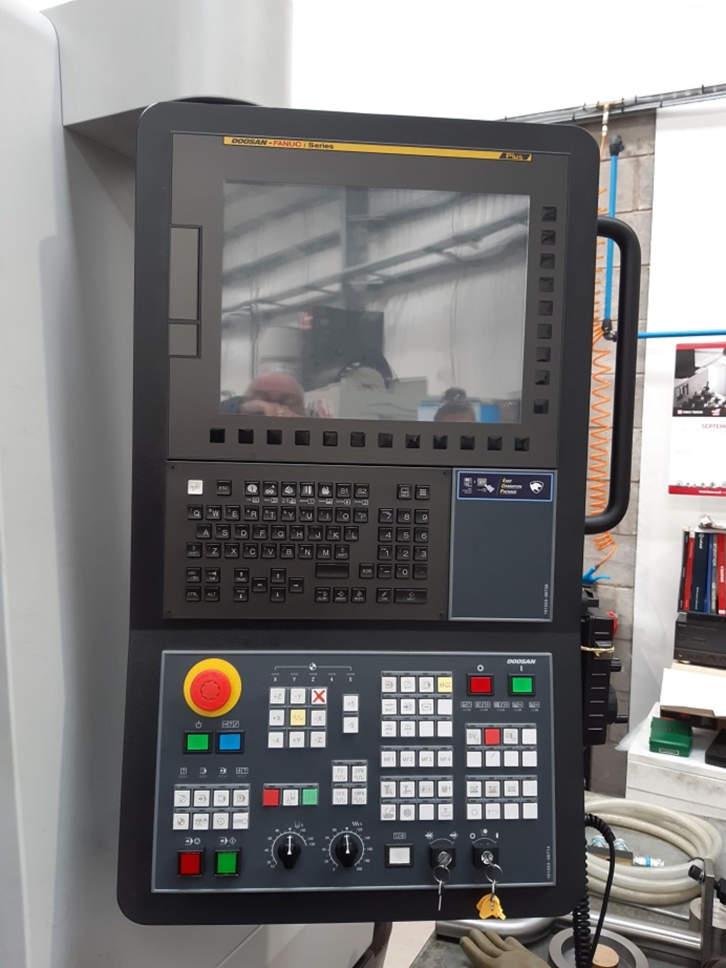 2021 Doosan DNM 6700 vertical machining centre 59.”" x 26.”" table - Image 7 of 21