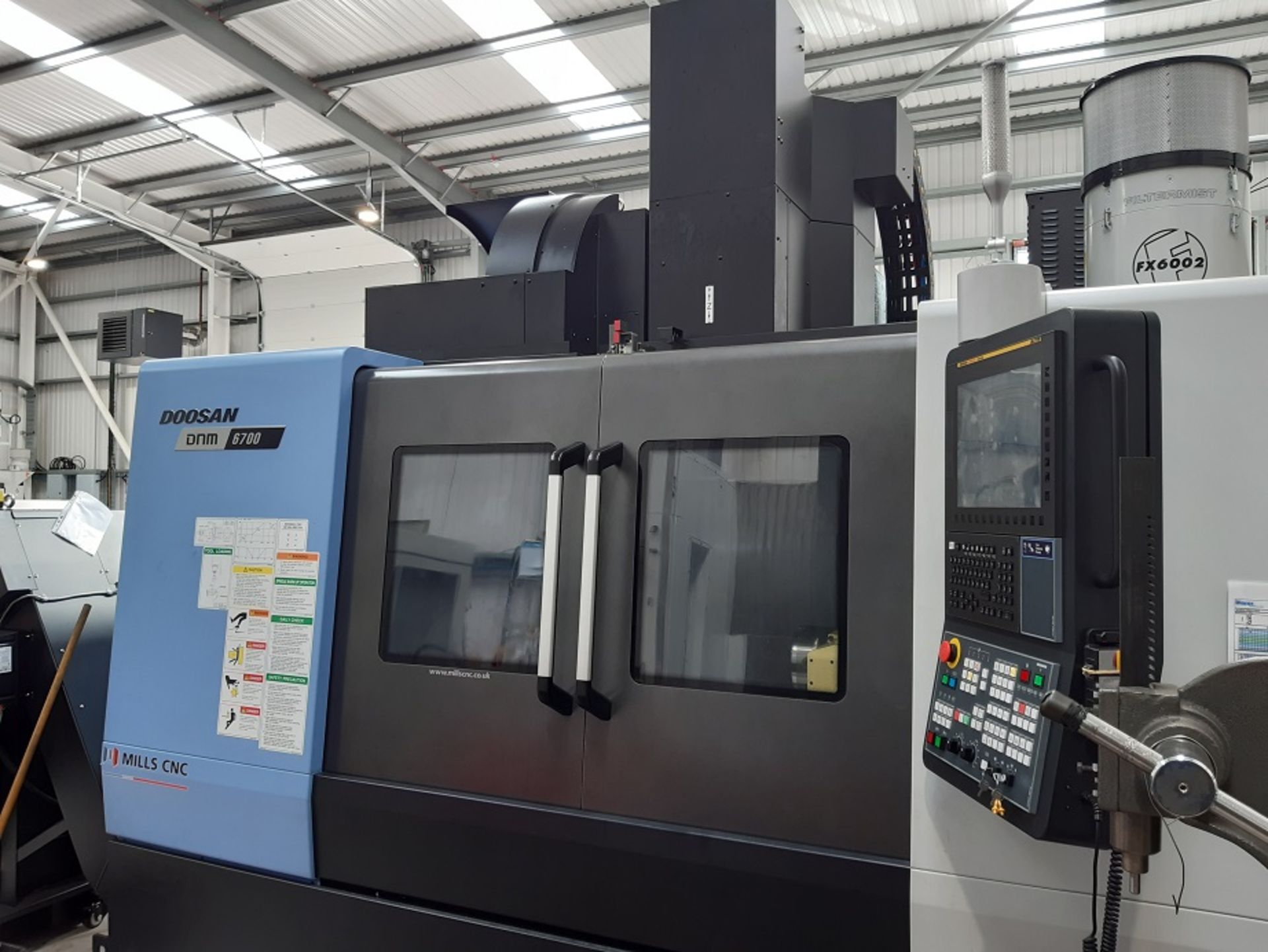 2021 Doosan DNM 6700 vertical machining centre 59.”" x 26.”" table - Image 10 of 21