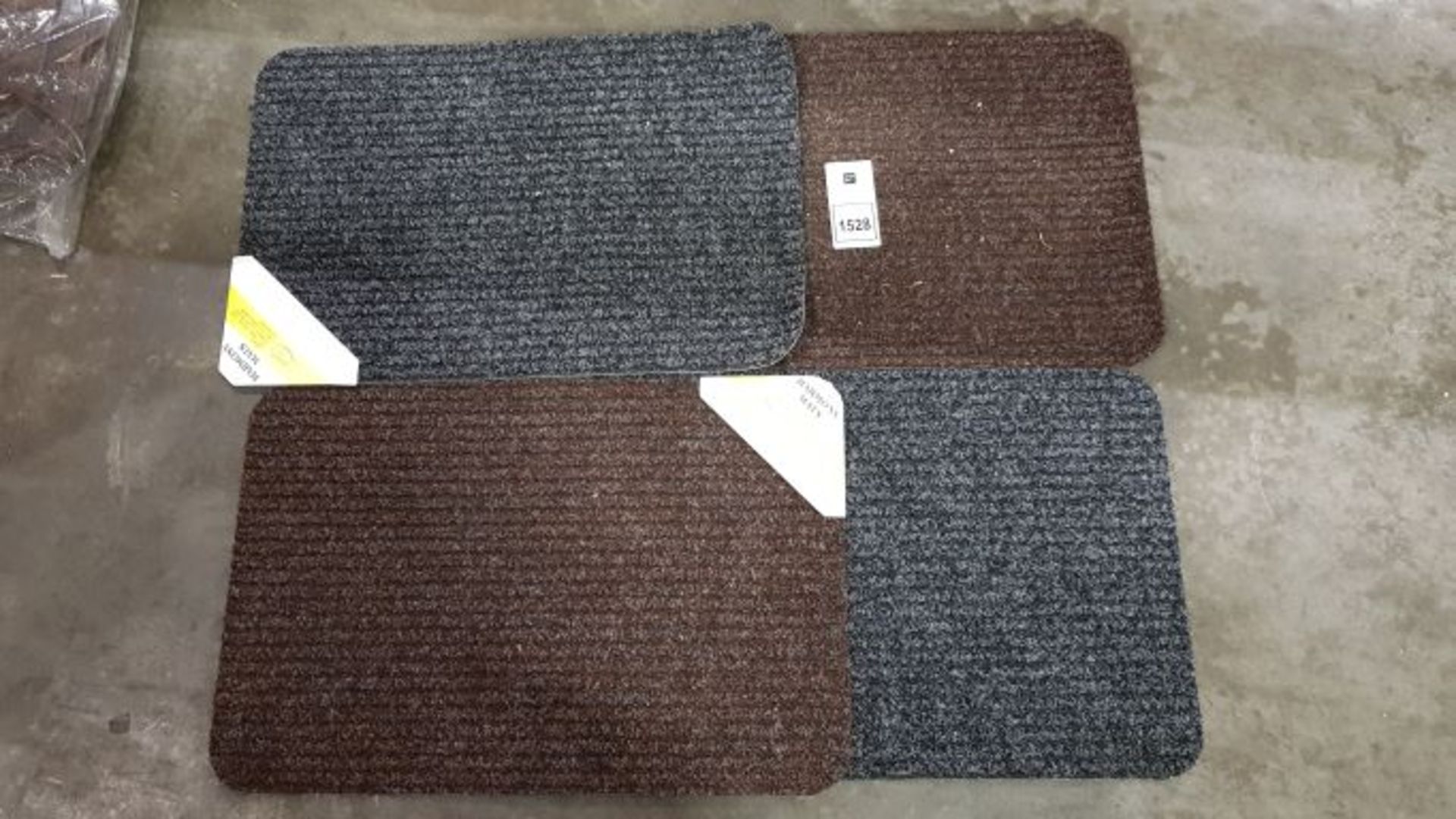 30 X BRAND NEW HARMONY DOOR MATS - IN VARIOUS COLOURS TO INCLUDE GREY/MAROON