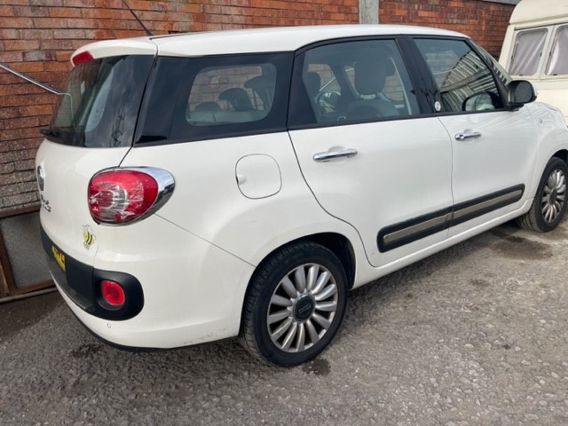 *************THIS VEHICLE IS LOCATED IN CROYDON ************* WHITE FIAT 500L MPW POP STAR MULTIJE - Image 6 of 11