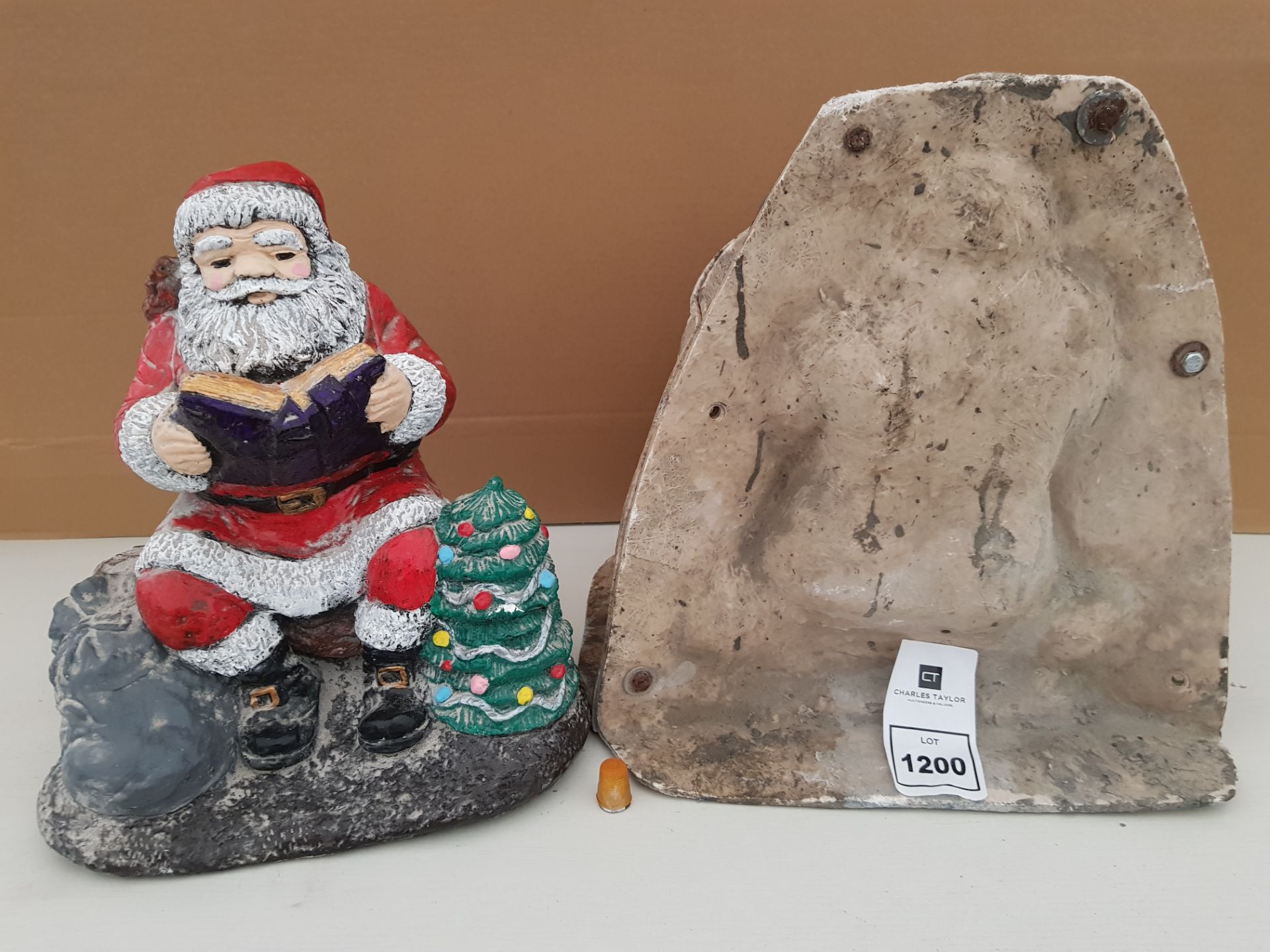 33 CM HEIGHT SANTA ON LOG READING BOOK MASTER CAST WITH LATEX SLIP & FIBRE GLASS MOULD (FOR