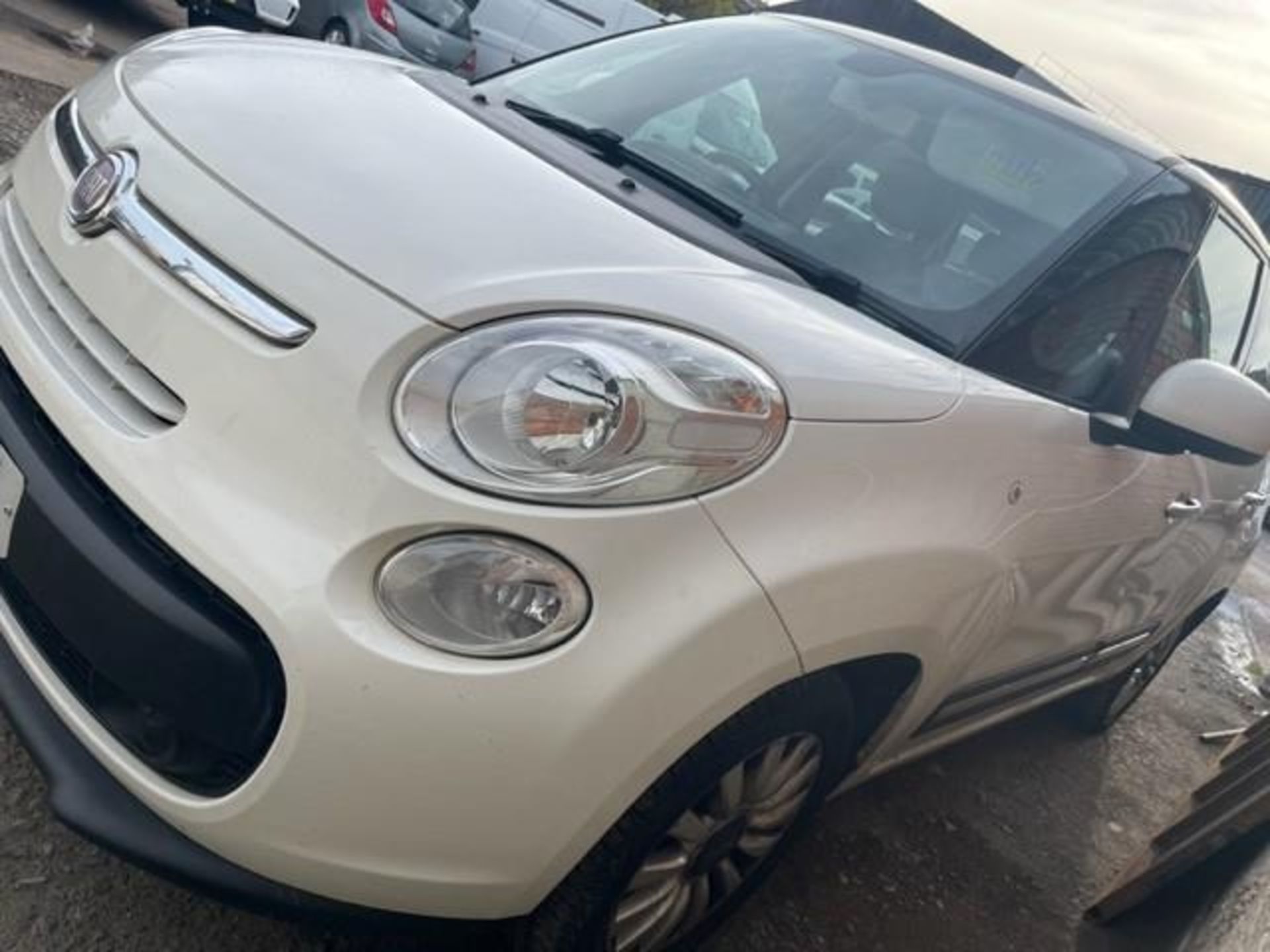 *************THIS VEHICLE IS LOCATED IN CROYDON ************* WHITE FIAT 500L MPW POP STAR MULTIJE - Image 2 of 11
