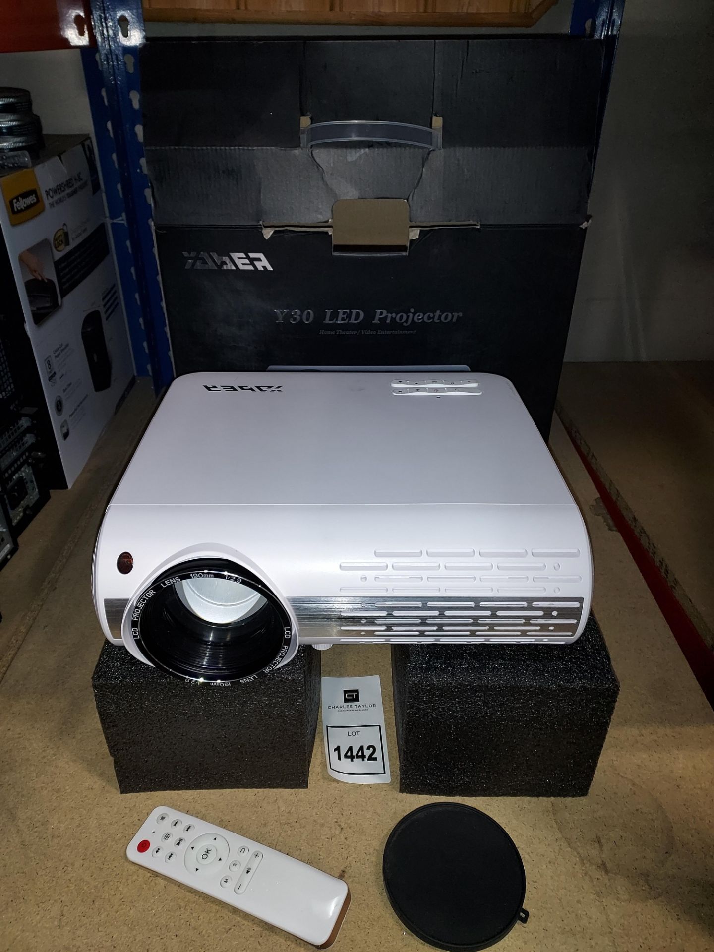 1 X Y30 LED PROJECTOR