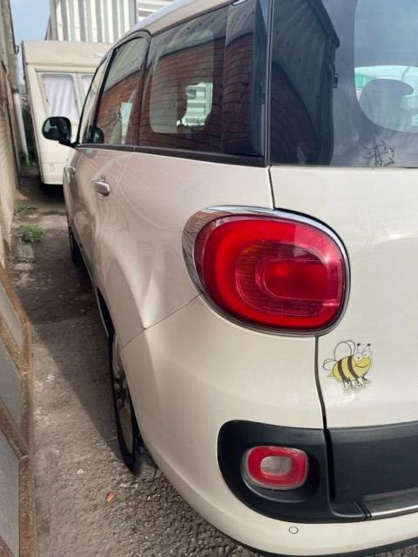 *************THIS VEHICLE IS LOCATED IN CROYDON ************* WHITE FIAT 500L MPW POP STAR MULTIJE - Image 4 of 11