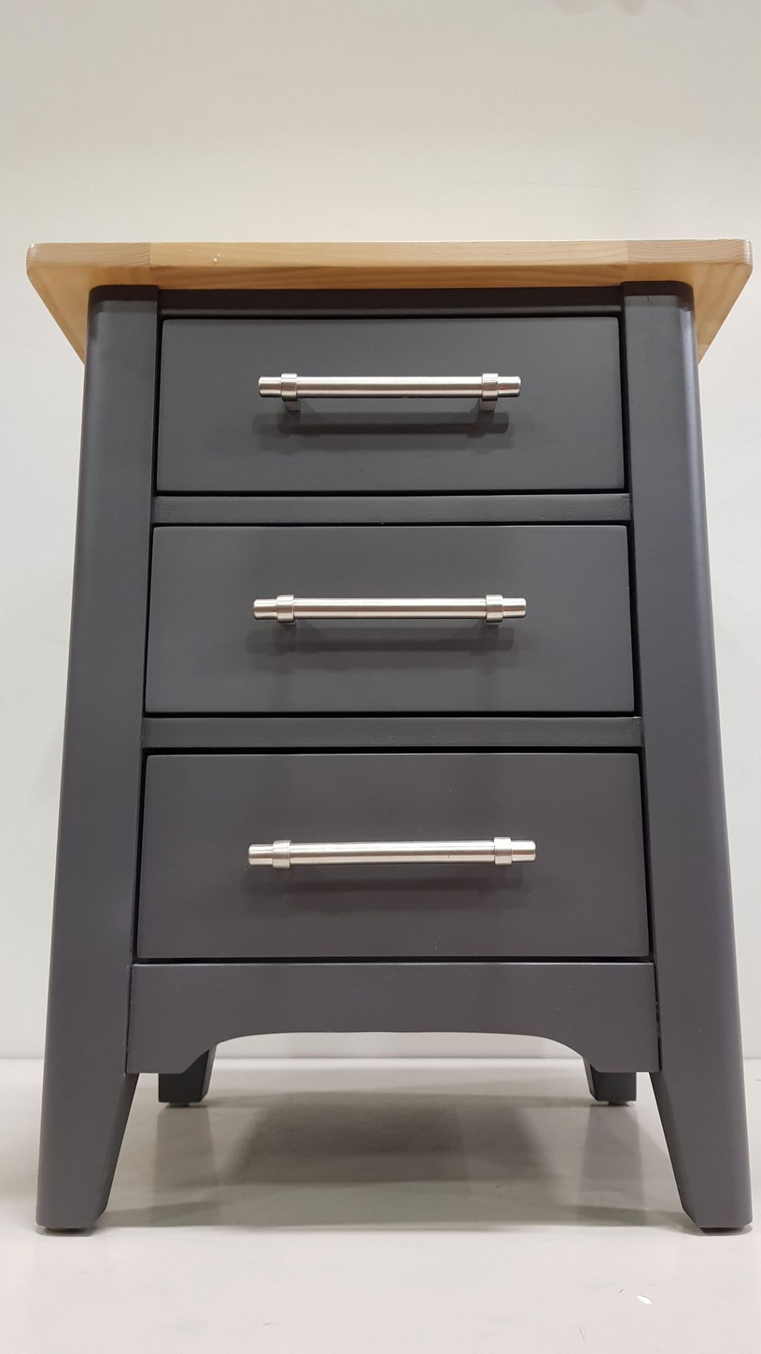 1 X BRAND NEW SOLID OAK NORMANDY BED SIDE CABINET WITH 3 DRAWERS IN DARK GREY - ACTUAL ITEM - Image 3 of 6