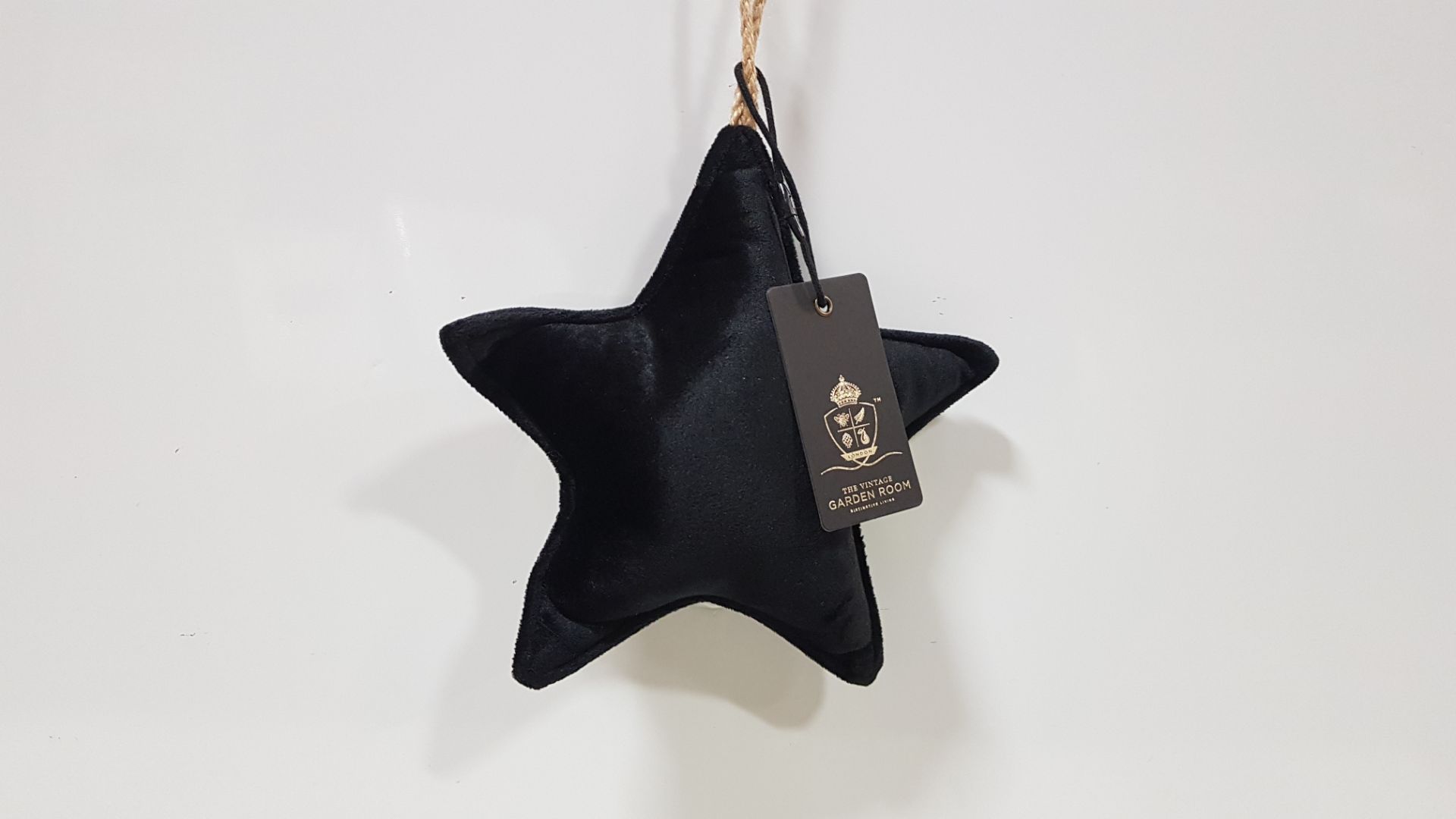 72 X BRAND NEW THE VINTAGE GARDEN ROOM BLACK VELVET HANGING STAR SIZE 20 X 20 X 5 CM