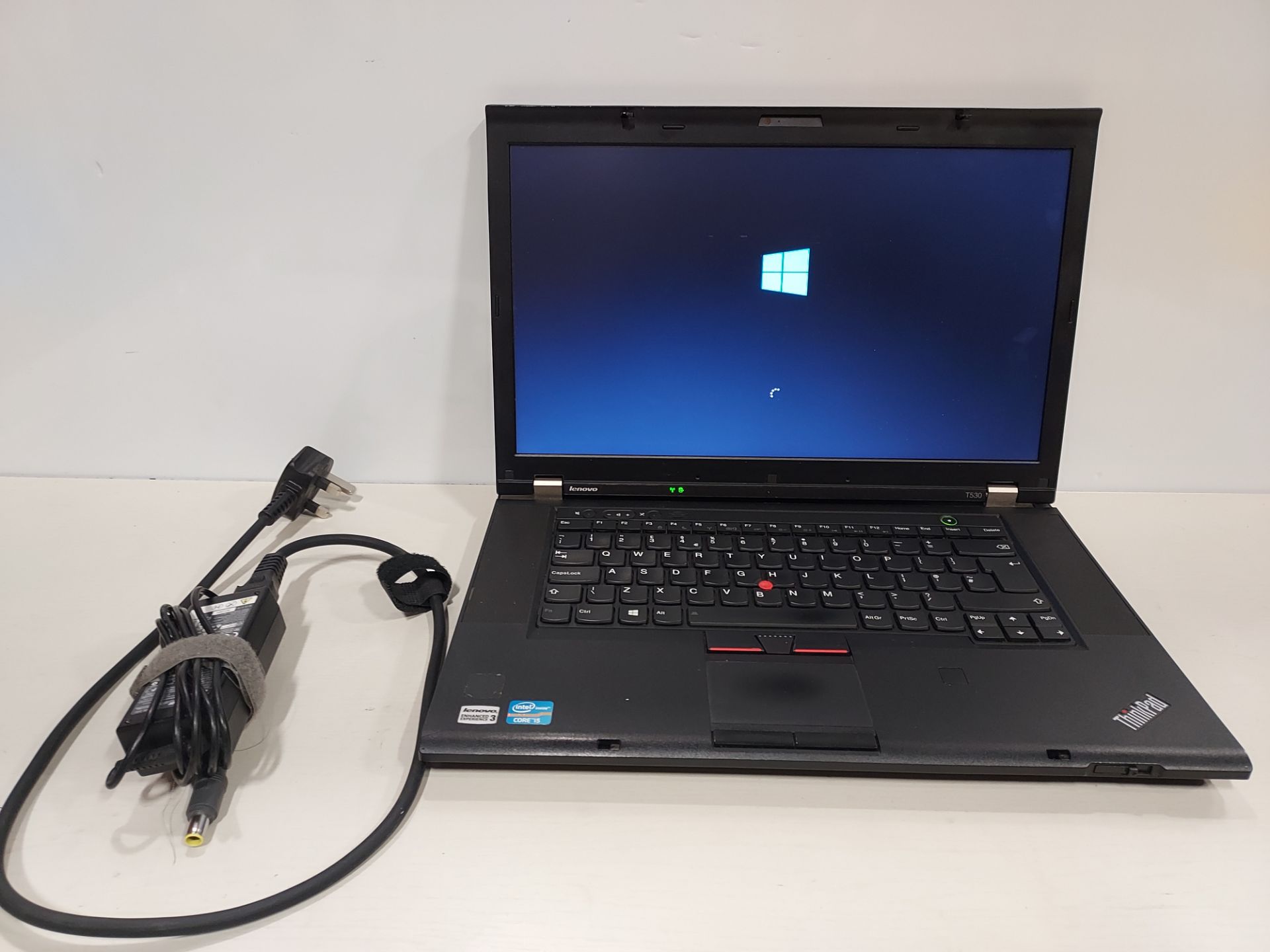 1 X LENOVO T530 - WITH WINDOWS 10 - DATA WIPED - WITH CHARGER
