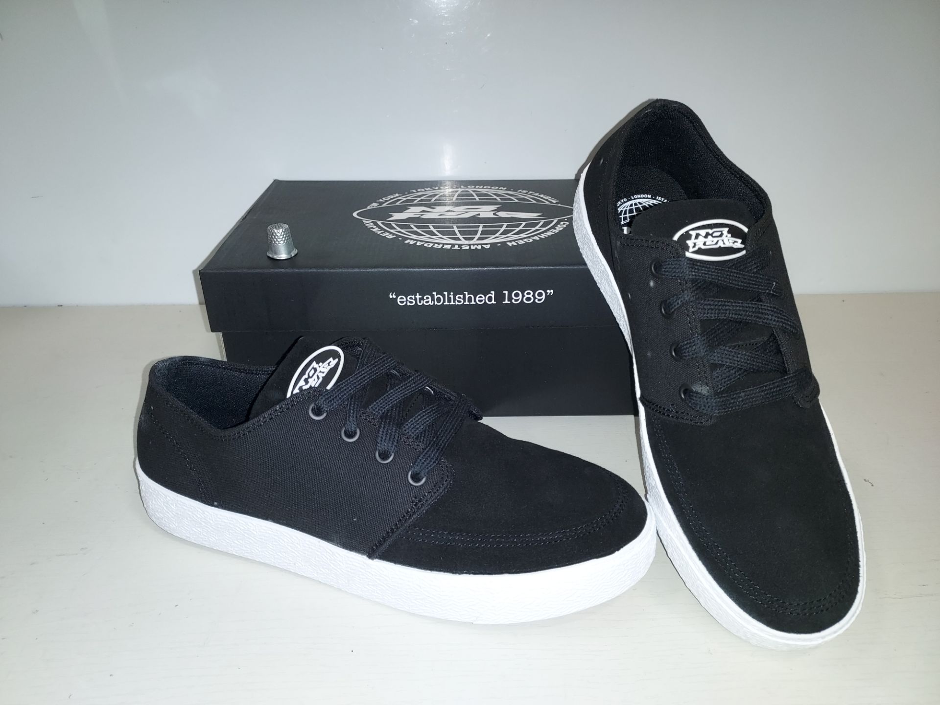 5 X BRAND NEW BOXED NO FEAR SLAM ( SN10) TRAINERS - IN BLACK/WHITE - ALL IN SIZE UK 8 ( RRP £ 74,