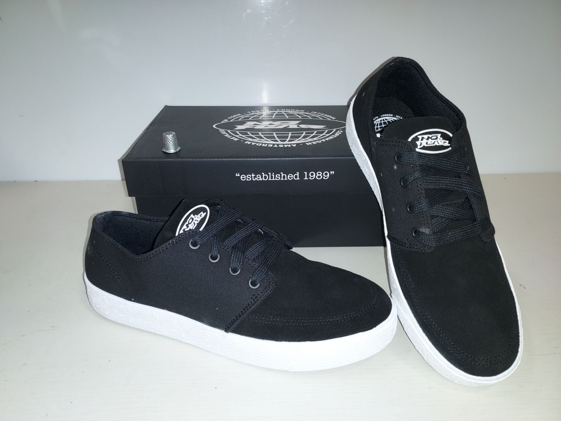 5 X BRAND NEW BOXED NO FEAR SLAM ( SN10) TRAINERS - IN BLACK/WHITE - ALL IN SIZE UK 8 ( RRP £ 74,