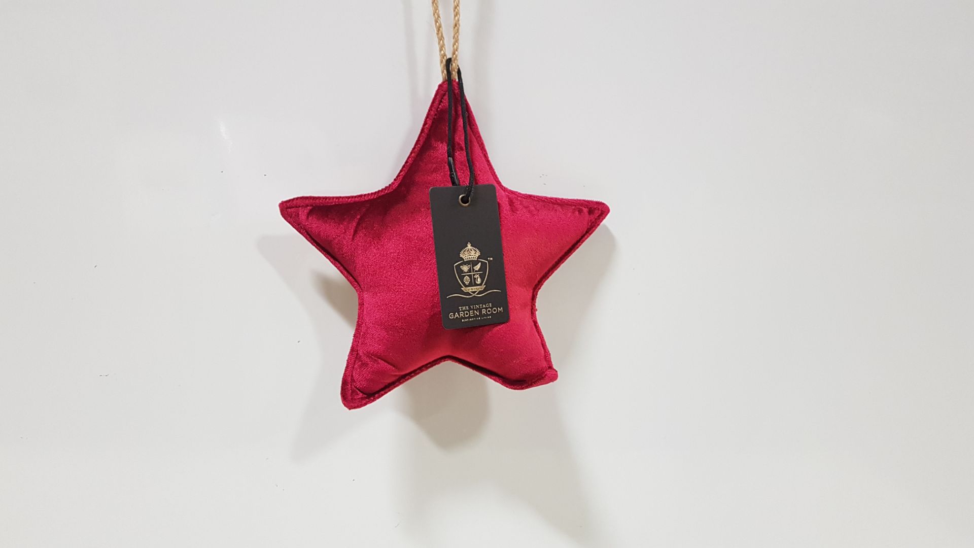 72 X BRAND NEW THE VINTAGE GARDEN ROOM RED VELVET HANGING STAR SIZE 20 X 20 X 5 CM