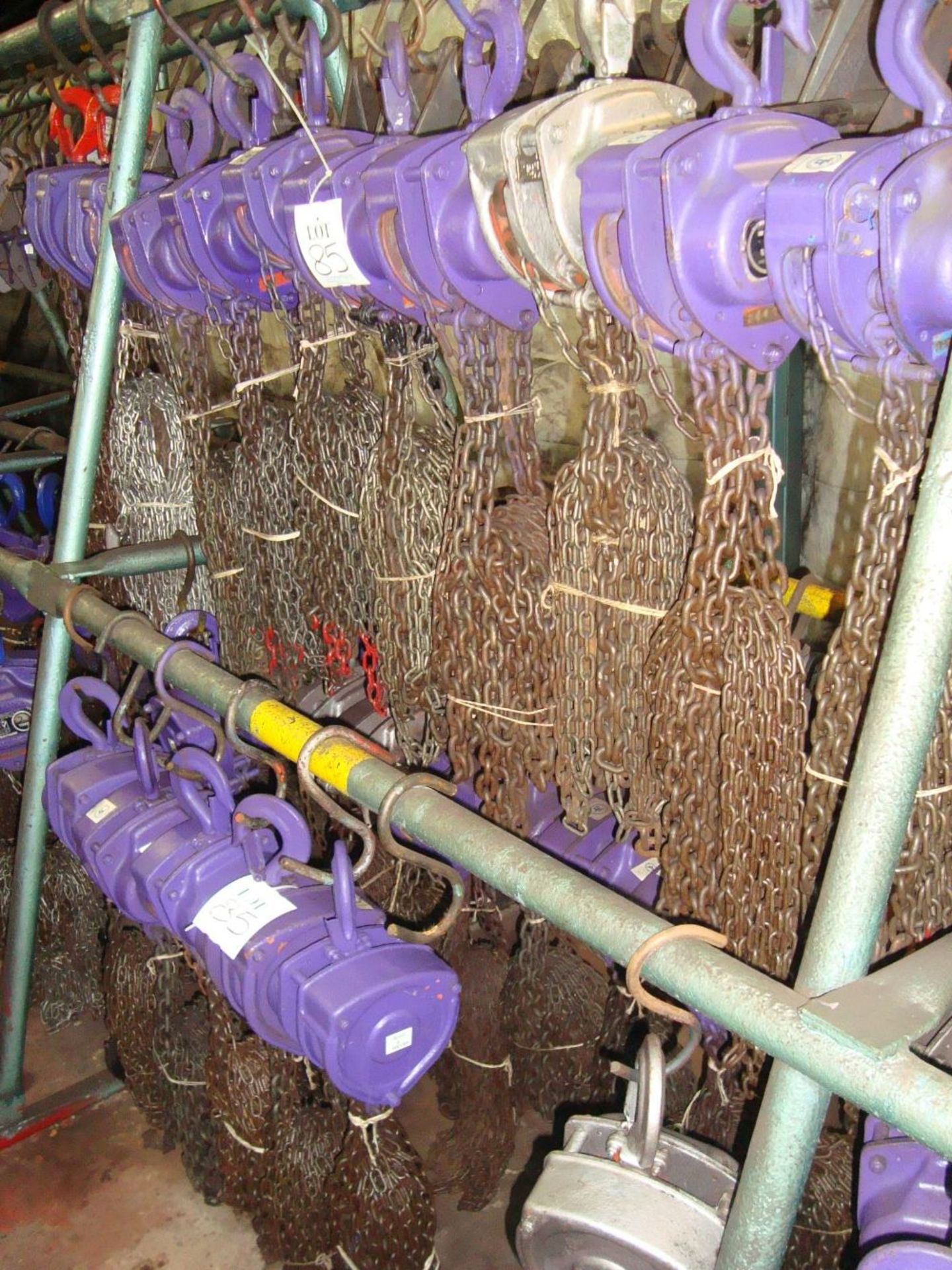 A large quantity of 2 tonne to 5 tonne manual chain blocks, approximately 220, as lotted - Image 5 of 16