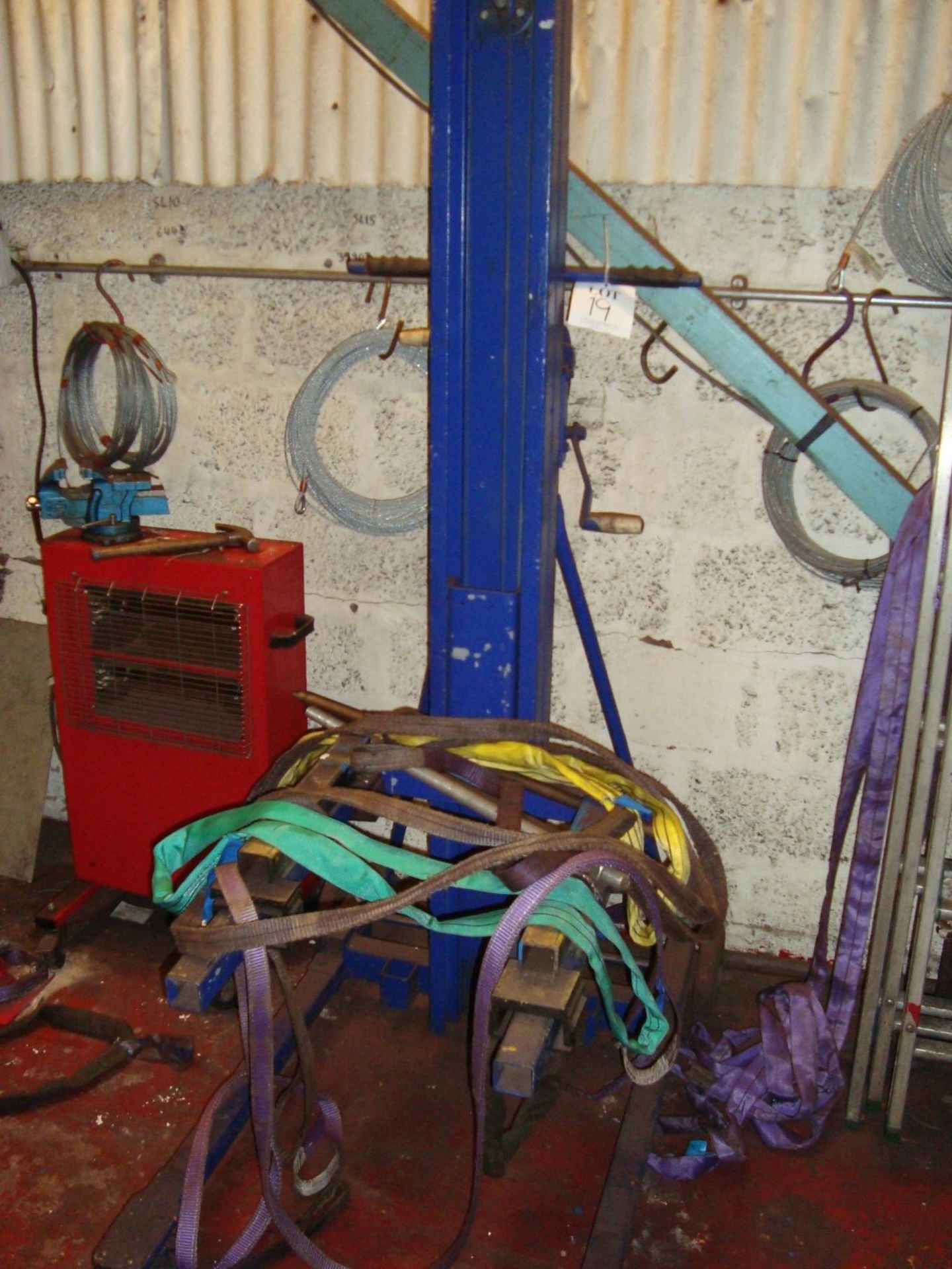 A mobile manual winch die handling trolley