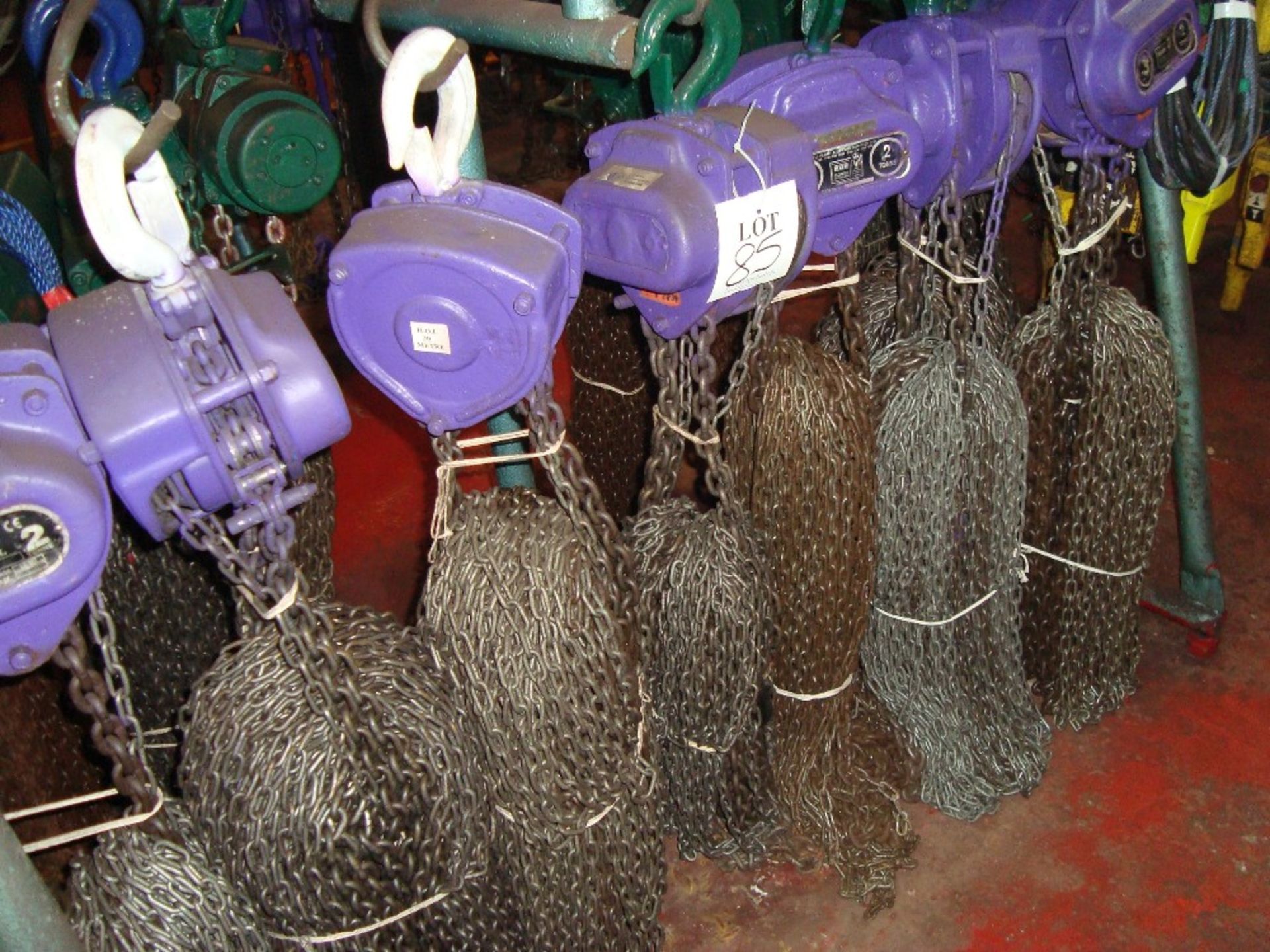 A large quantity of 2 tonne to 5 tonne manual chain blocks, approximately 220, as lotted - Image 6 of 16