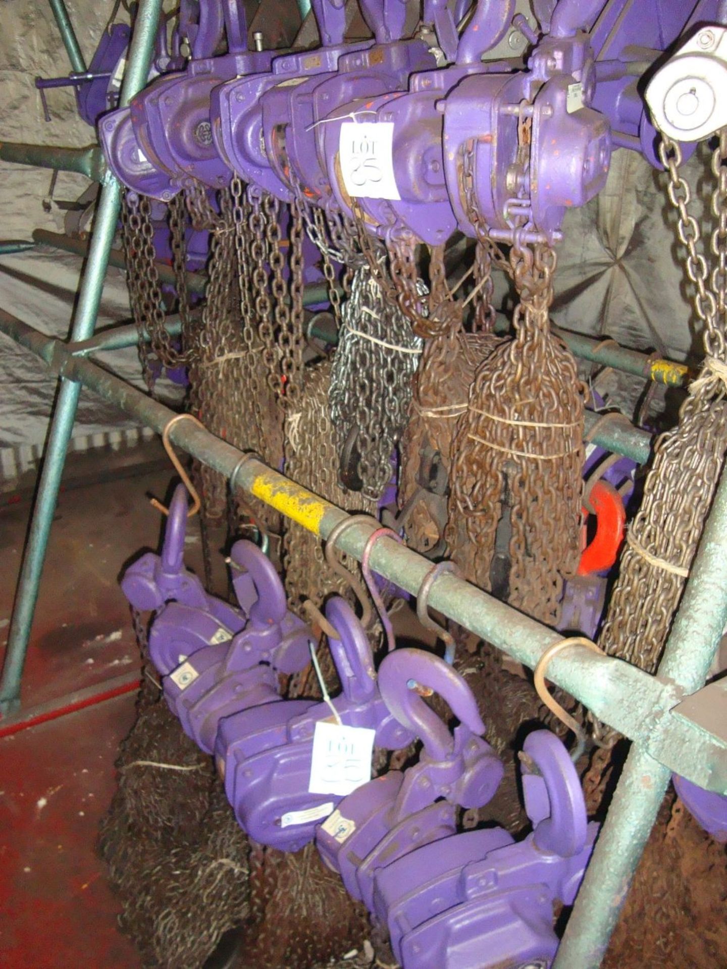 A large quantity of 2 tonne to 5 tonne manual chain blocks, approximately 220, as lotted - Image 9 of 16