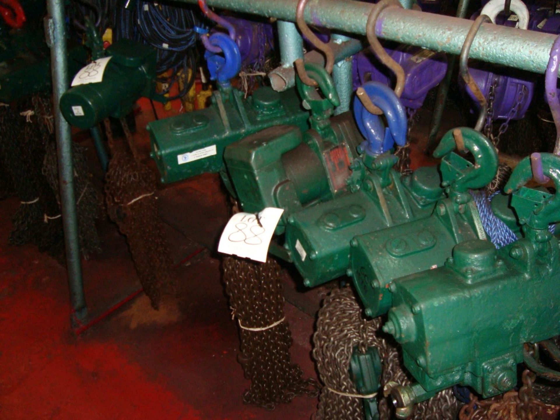 A quantity of approximately 19 pneumatic powered chain hoists, 500kg - 10 tonne, as lotted - Image 4 of 5