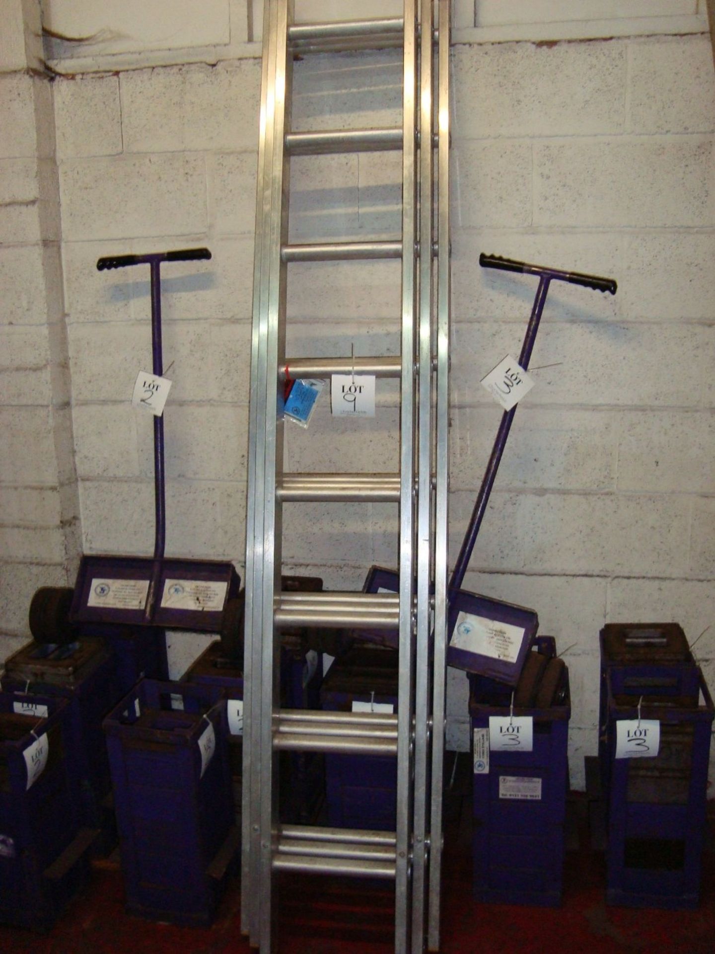 An ELT325 alloy extending ladder