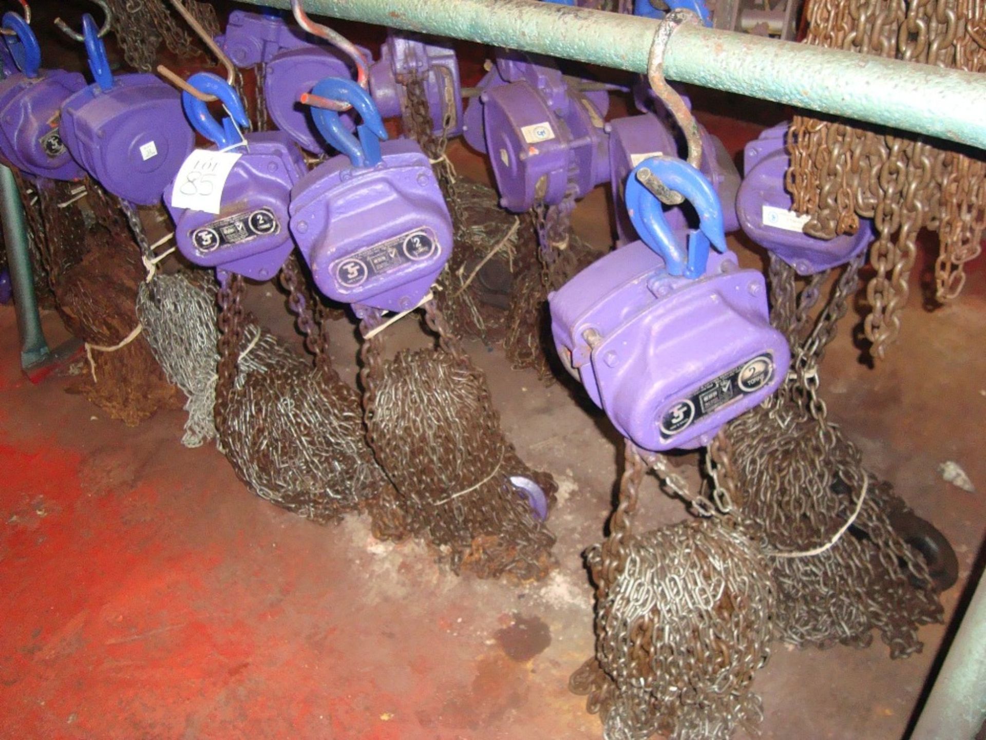 A large quantity of 2 tonne to 5 tonne manual chain blocks, approximately 220, as lotted - Image 7 of 16