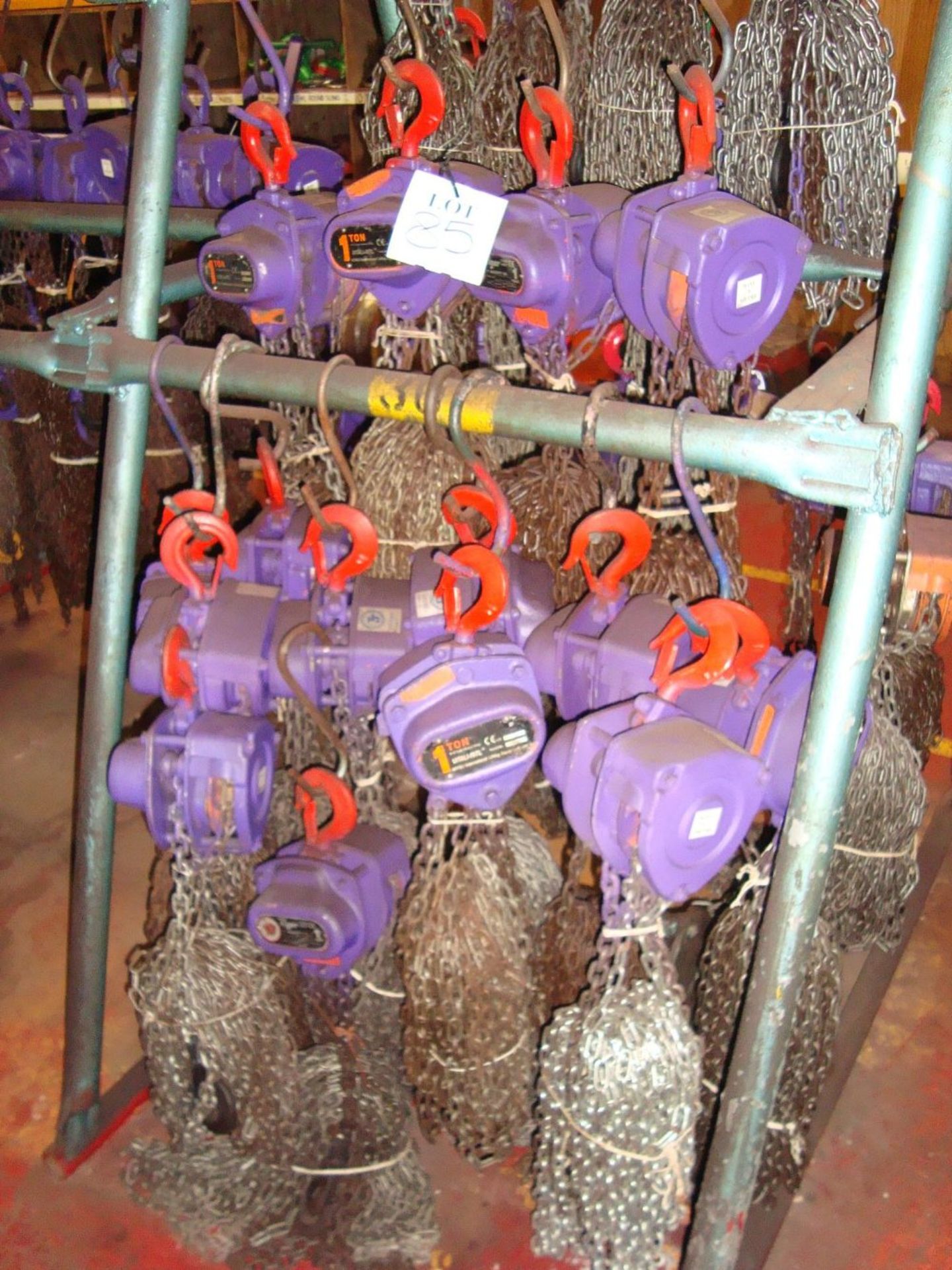 A large quantity of 2 tonne to 5 tonne manual chain blocks, approximately 220, as lotted - Image 12 of 16