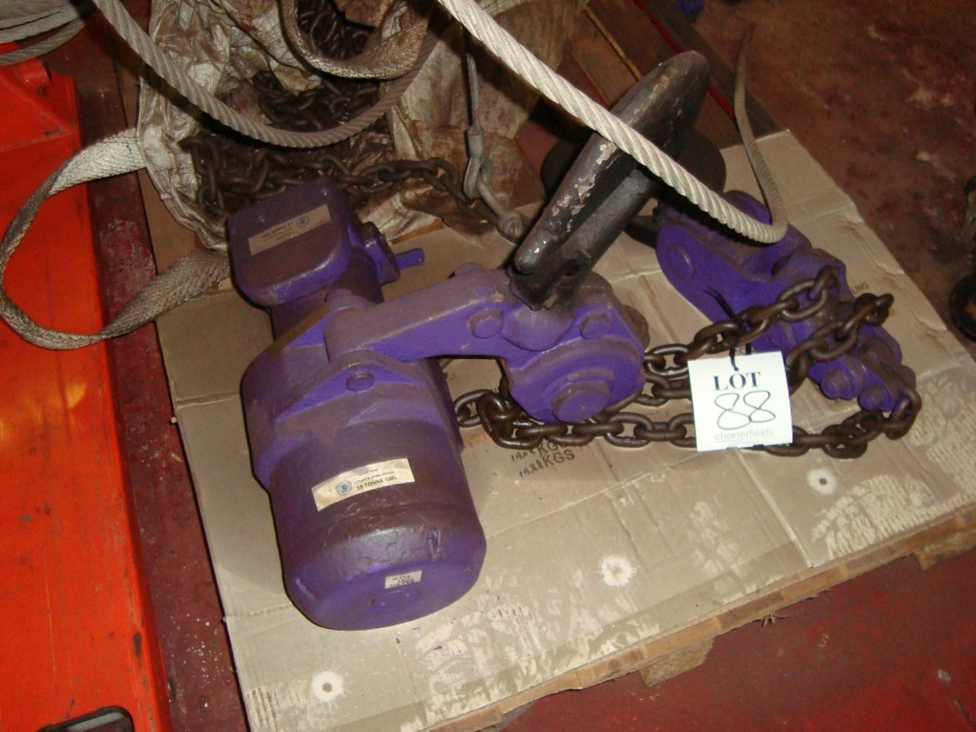 A quantity of approximately 19 pneumatic powered chain hoists, 500kg - 10 tonne, as lotted - Image 3 of 5
