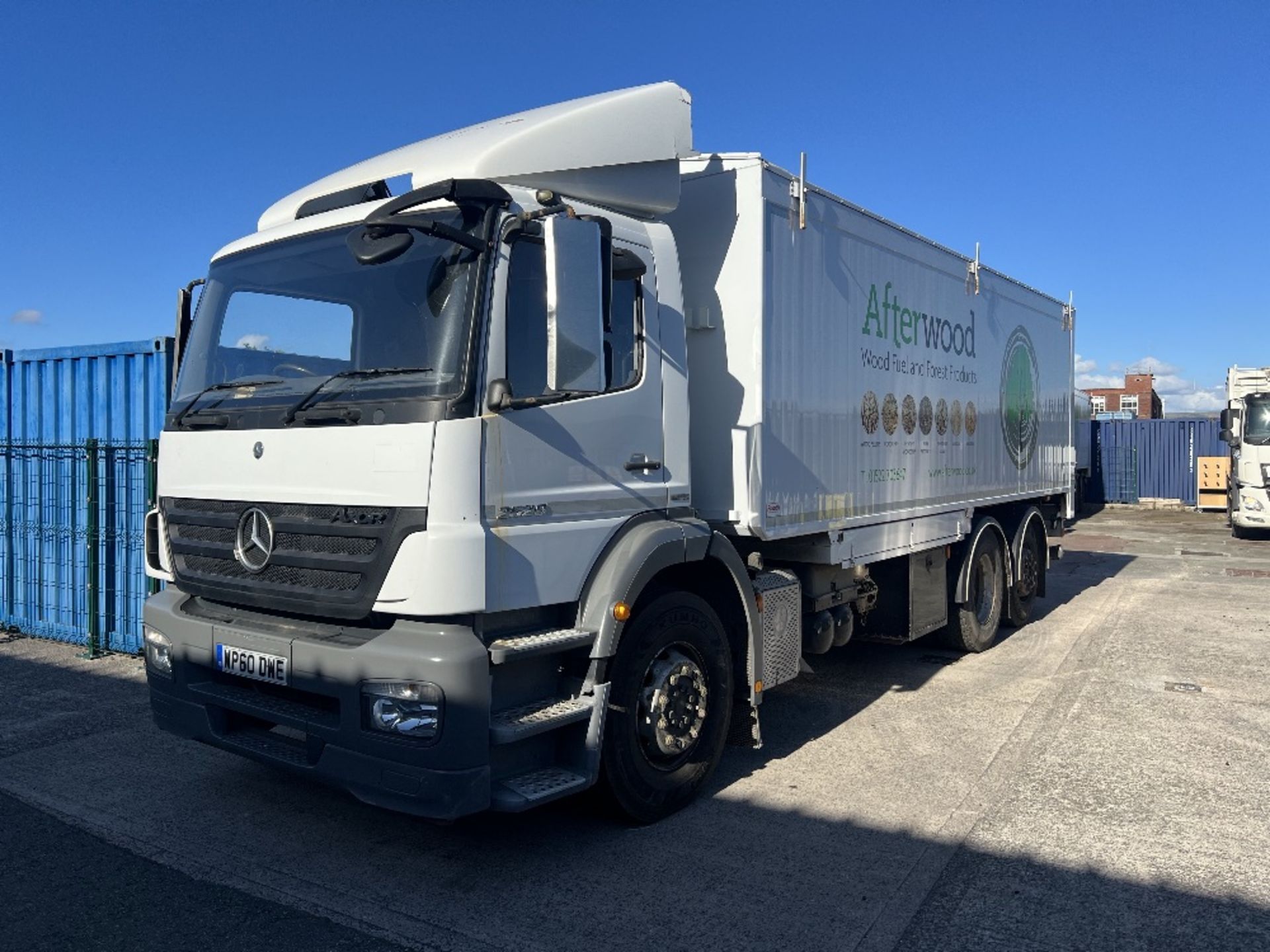 Mercedes 2529 Axor BlueTec 5, 26T 3-axle rear steer rigid body Priden blower tipper truck - Image 3 of 13