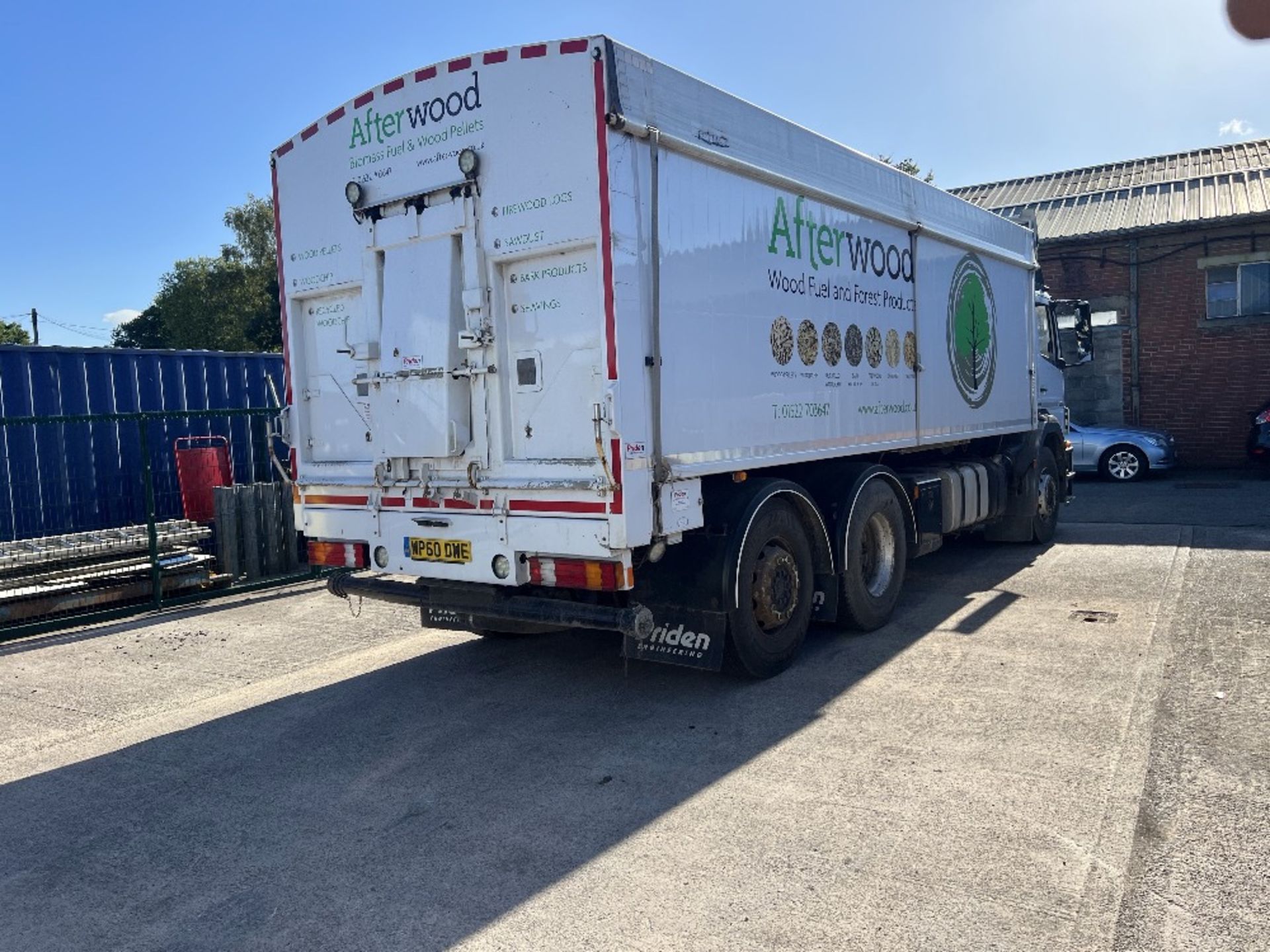 Mercedes 2529 Axor BlueTec 5, 26T 3-axle rear steer rigid body Priden blower tipper truck - Image 6 of 13