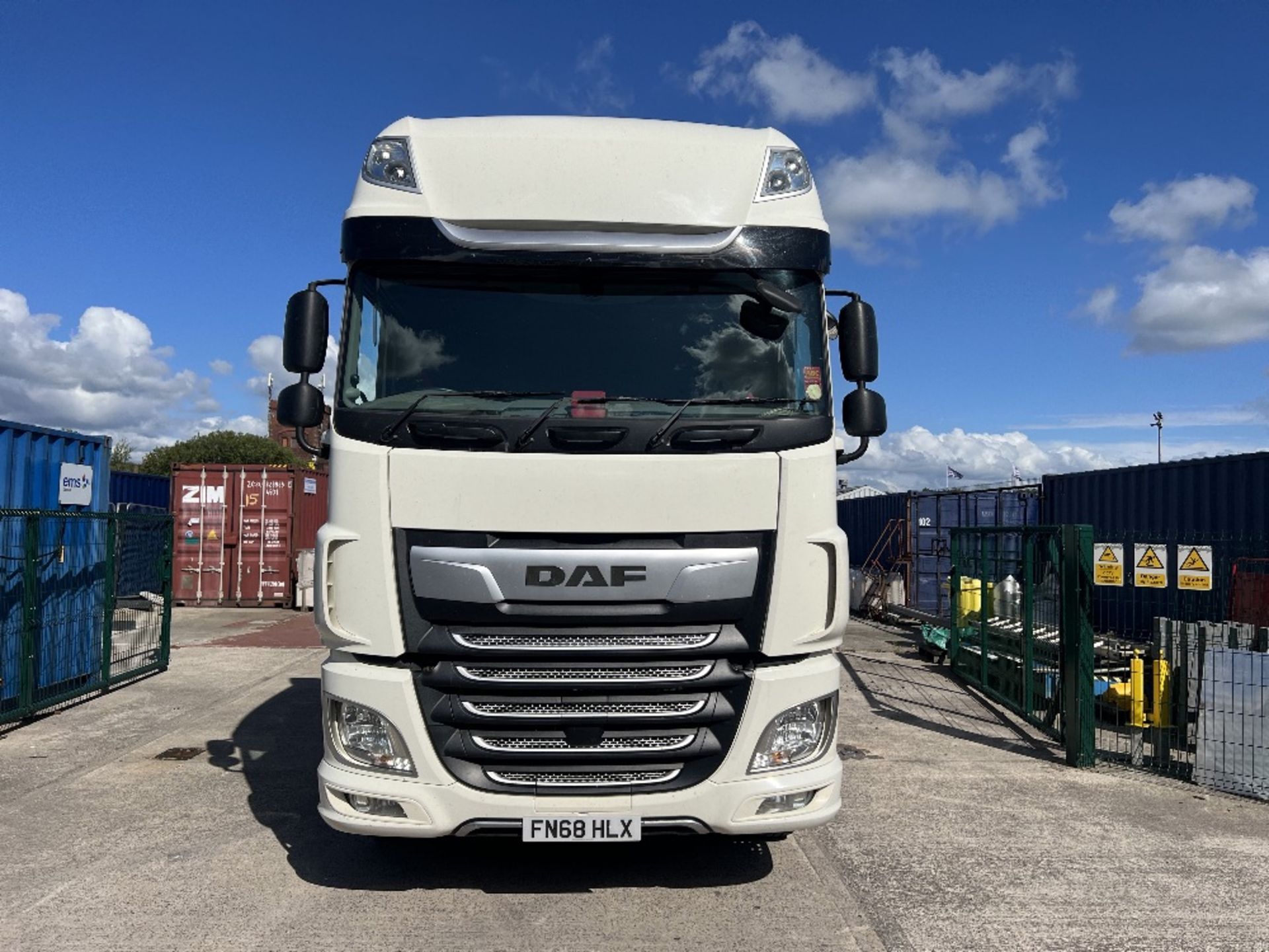 DAF XF 480 Euro 6 44T 3-axle articulated tractor unit with sleeper cab - Image 2 of 15