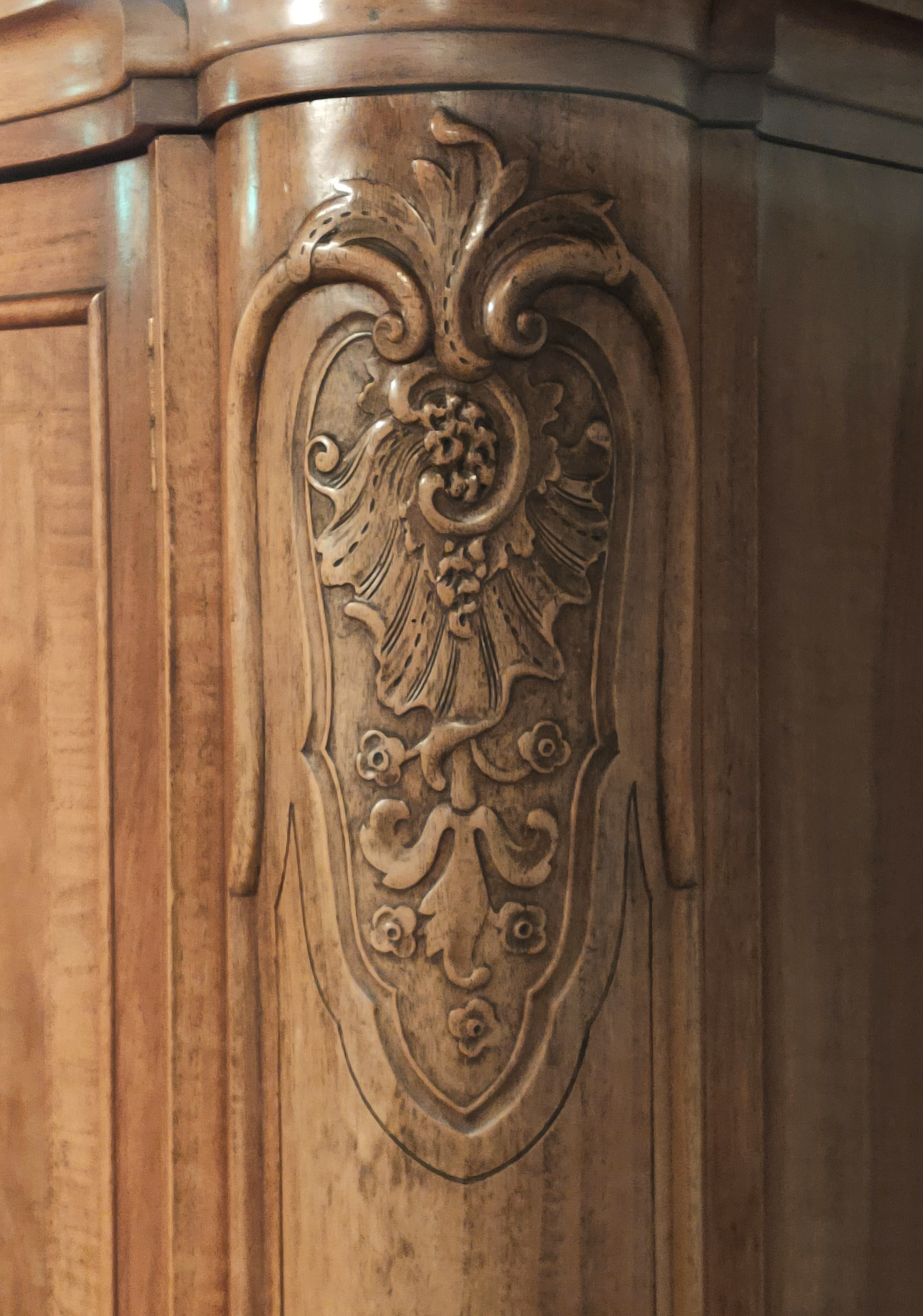 Whytock & Reid Walnut Wardrobe - built for Coco Chanel in Rosehall 1926 - Image 8 of 14