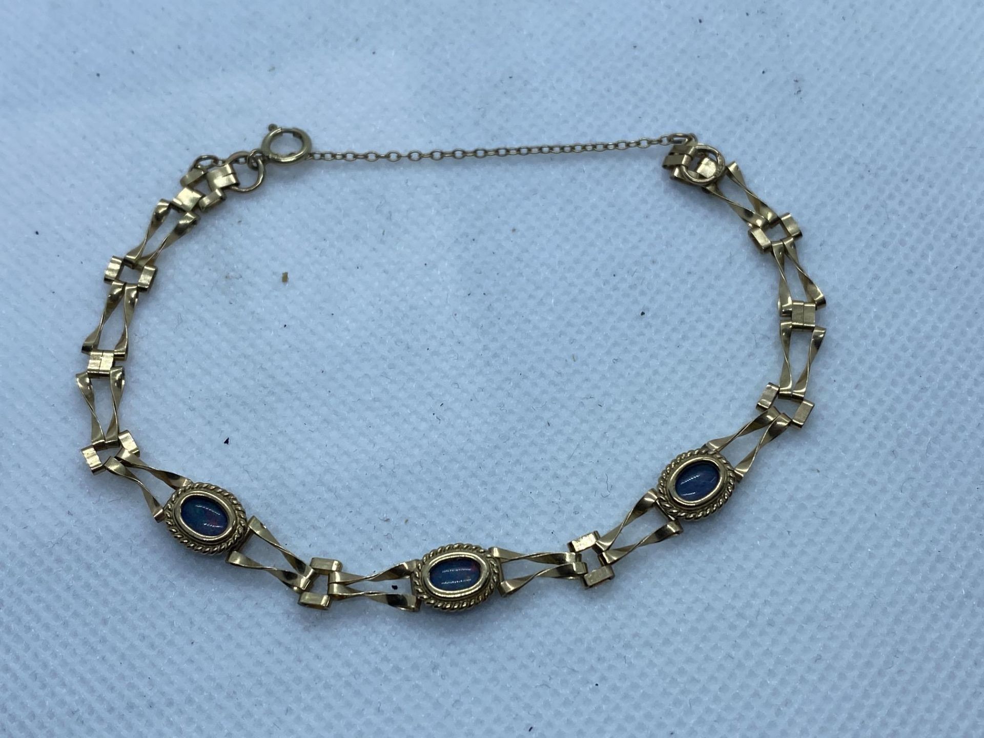 9ct GOLD OPAL GATE BRACELET - Image 2 of 2