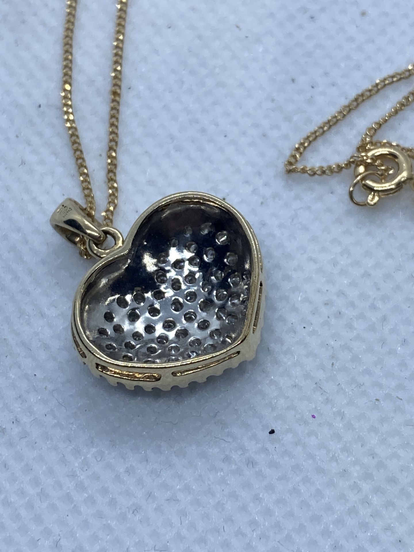 9ct GOLD DIAMOND HEART PENDANT & CHAIN - Image 3 of 3