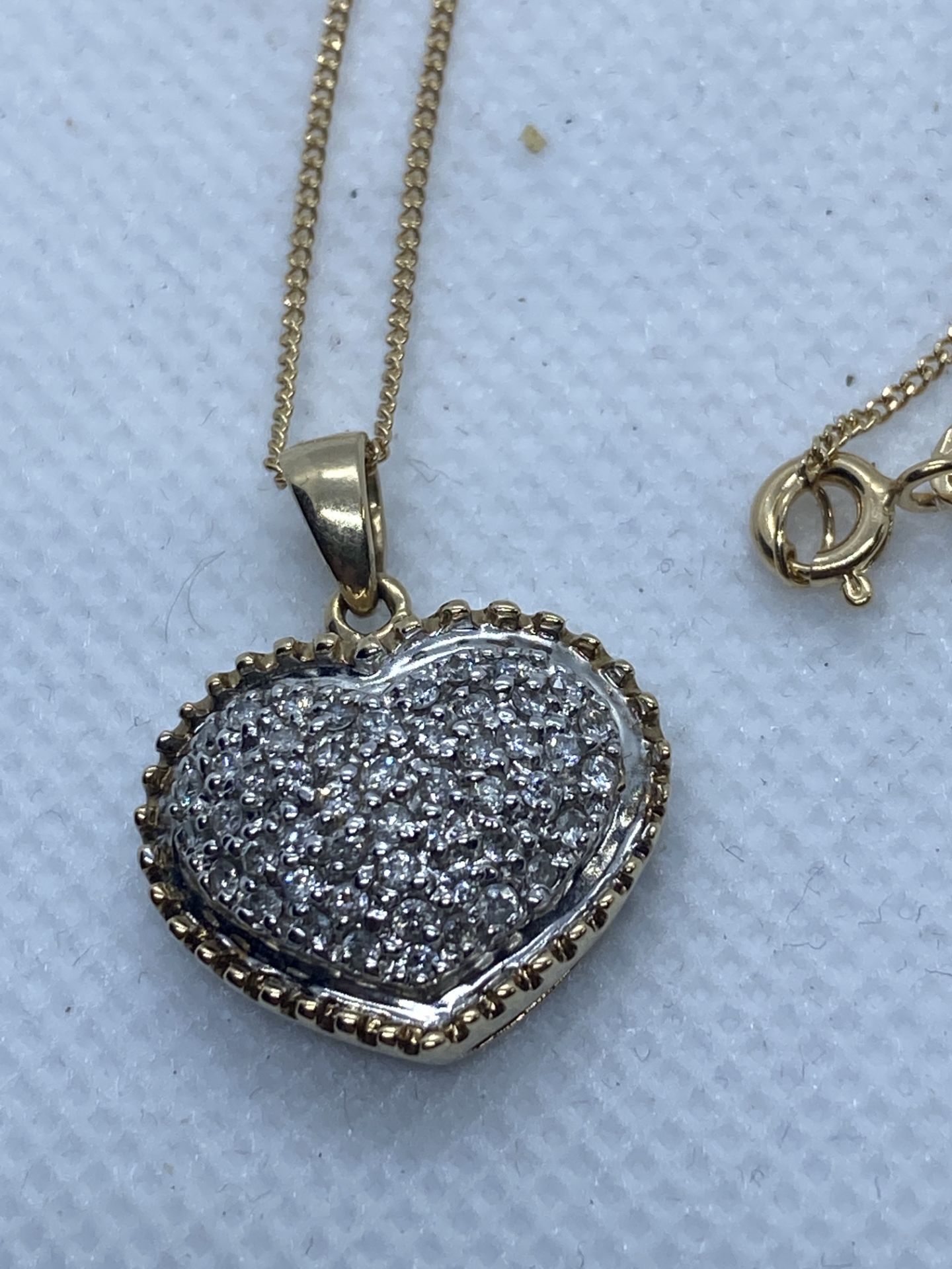 9ct GOLD DIAMOND HEART PENDANT & CHAIN