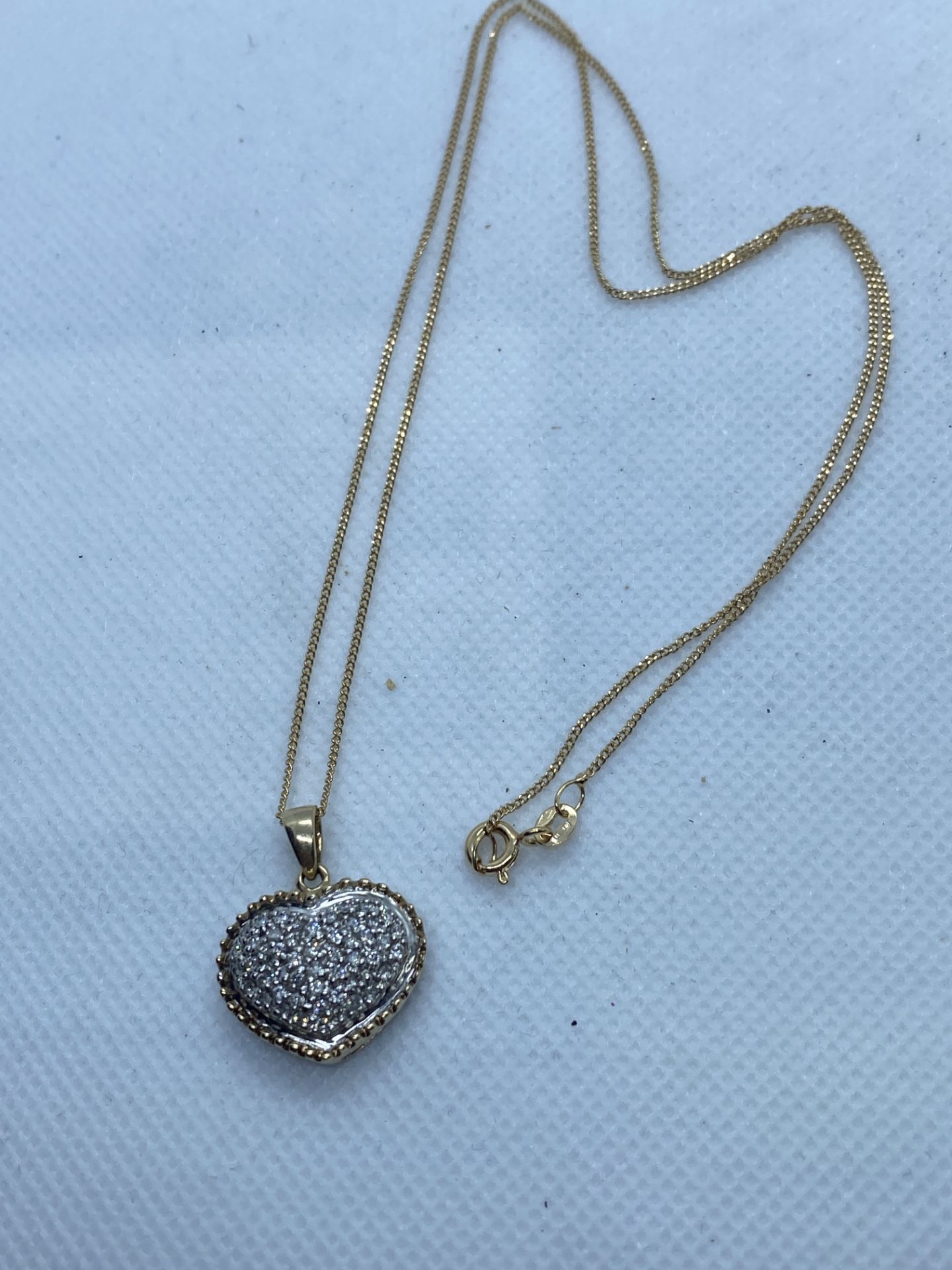 9ct GOLD DIAMOND HEART PENDANT & CHAIN - Image 2 of 3