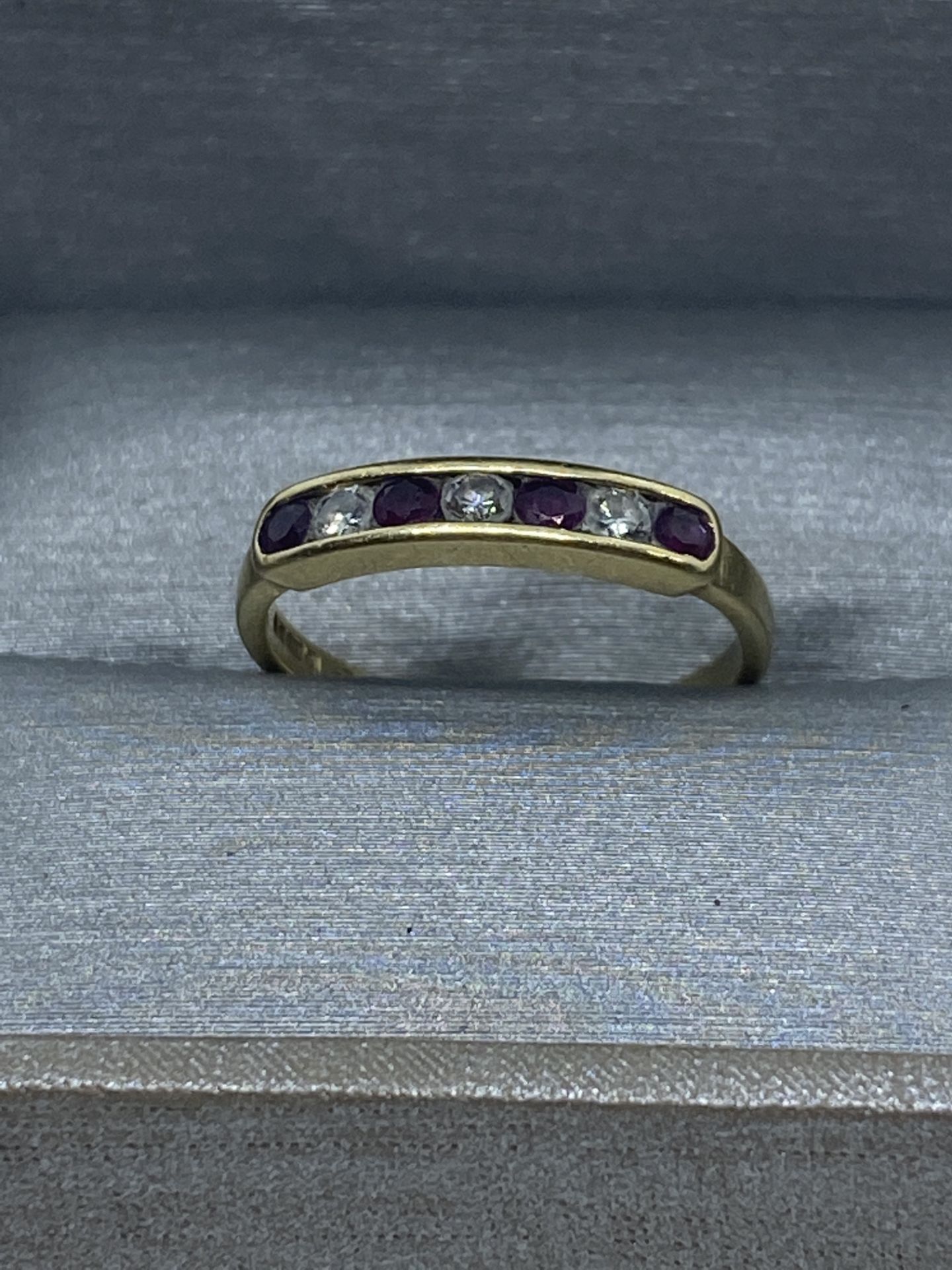 18ct GOLD RUBY & DIAMOND 1/2 ETERNITY RING - Image 2 of 2