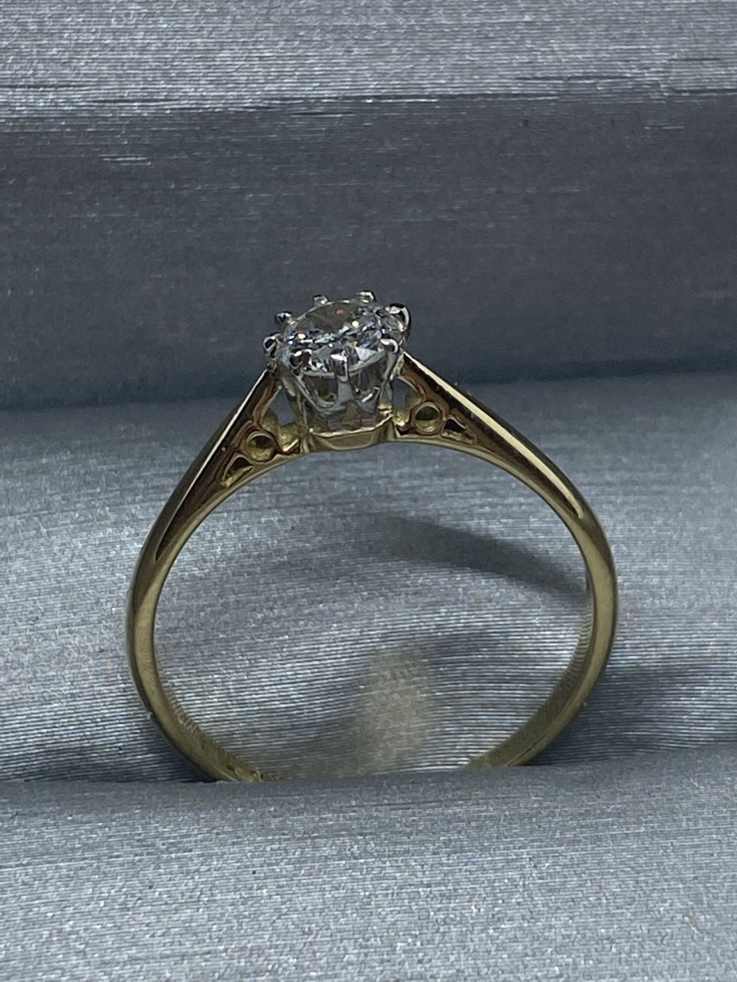 18ct GOLD 0.50ct DIAMOND SOLITAIRE RING - Image 2 of 2