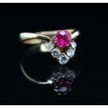 Ring mit synth. Rubin und ca. 0,5 ct Brillanten