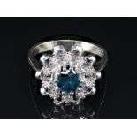 Ring mit Saphir und ca. 0,1 ct Diamanten