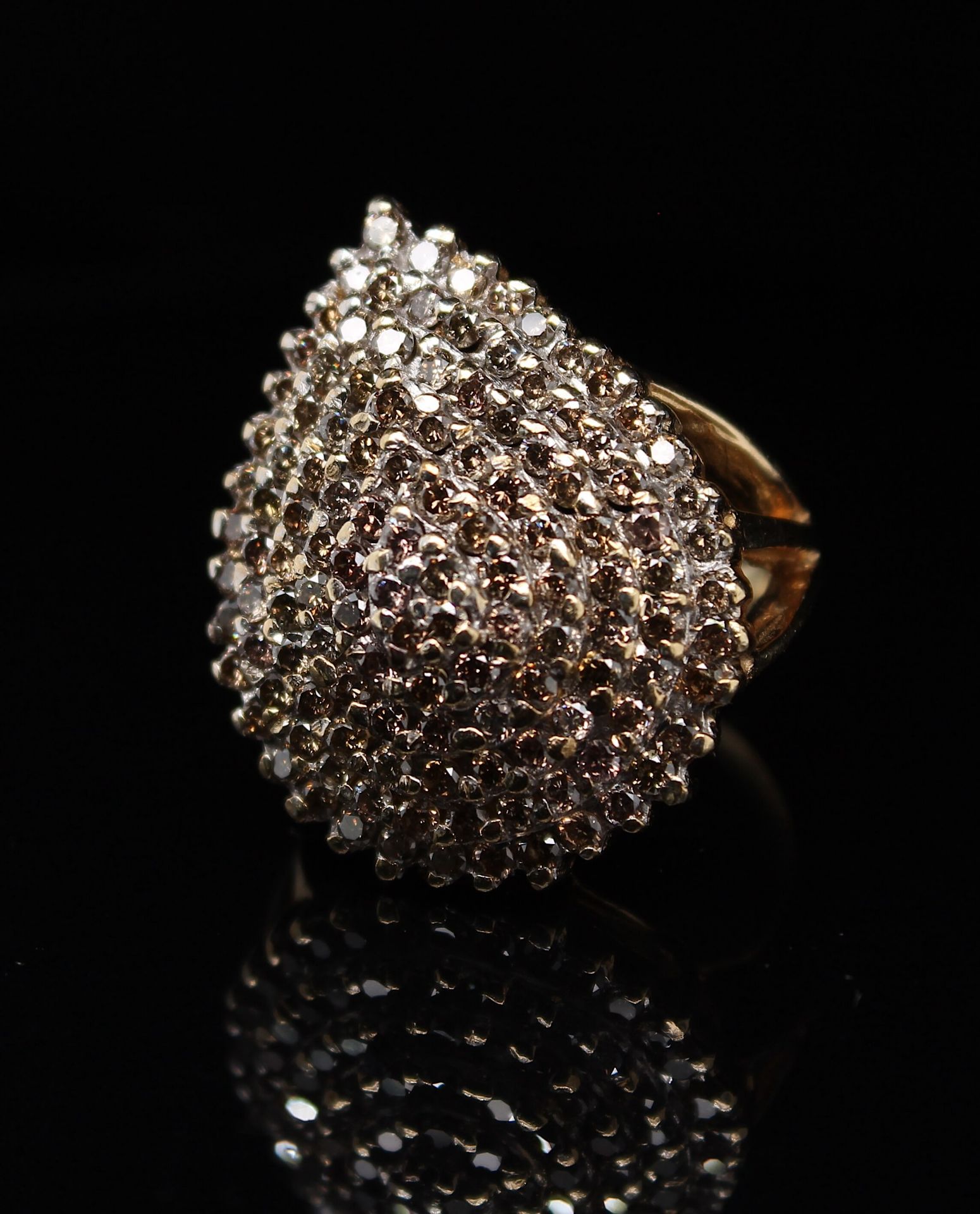 Ring 10 kt mit ca. 2,6 ct Diamanten