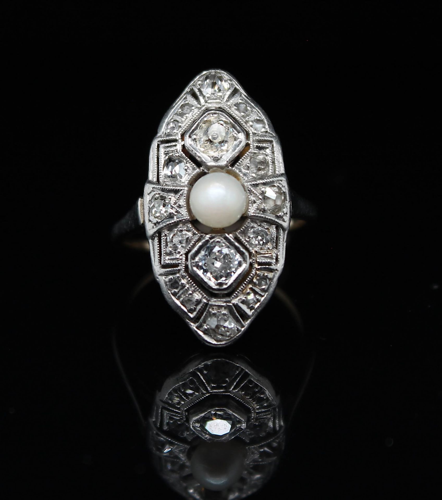 Art Deco Ring mit ca. 0,7 ct Diamanten