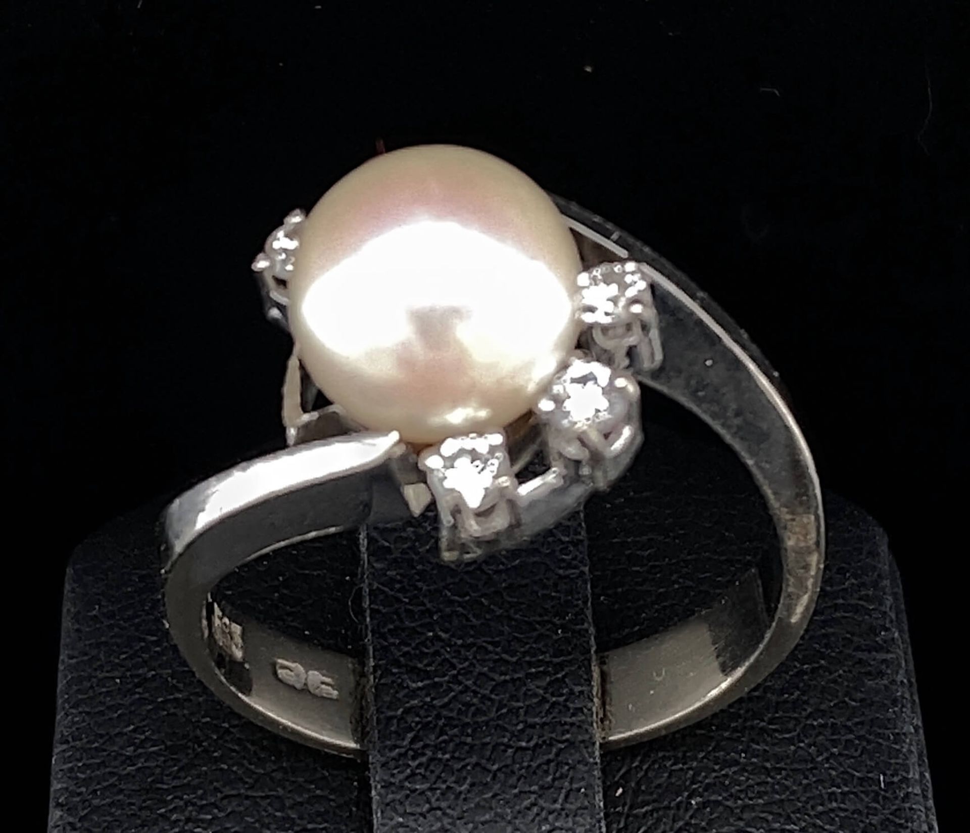 Ring mit Zuchtperle und ca. 0,17 ct Brillanten - Bild 2 aus 3