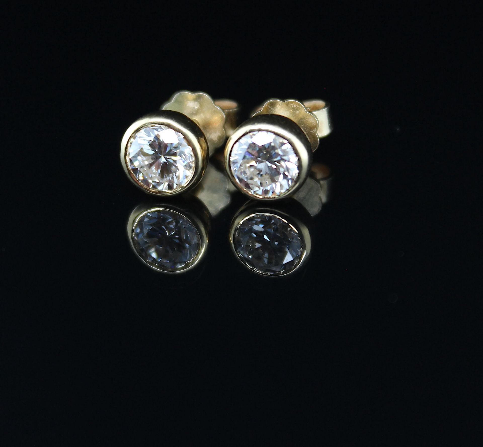 Pair of ear studs with a total of ca. 1.5 ct brilliants