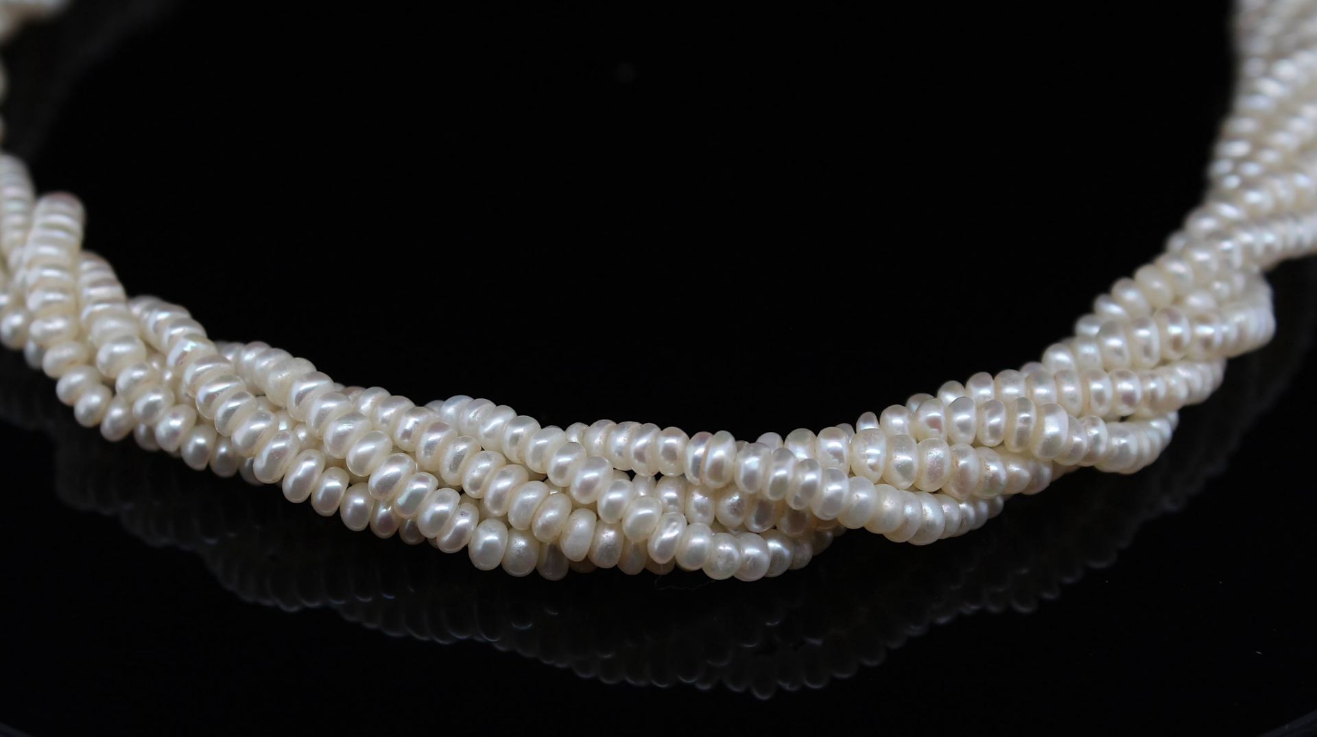 Cultured pearl necklace