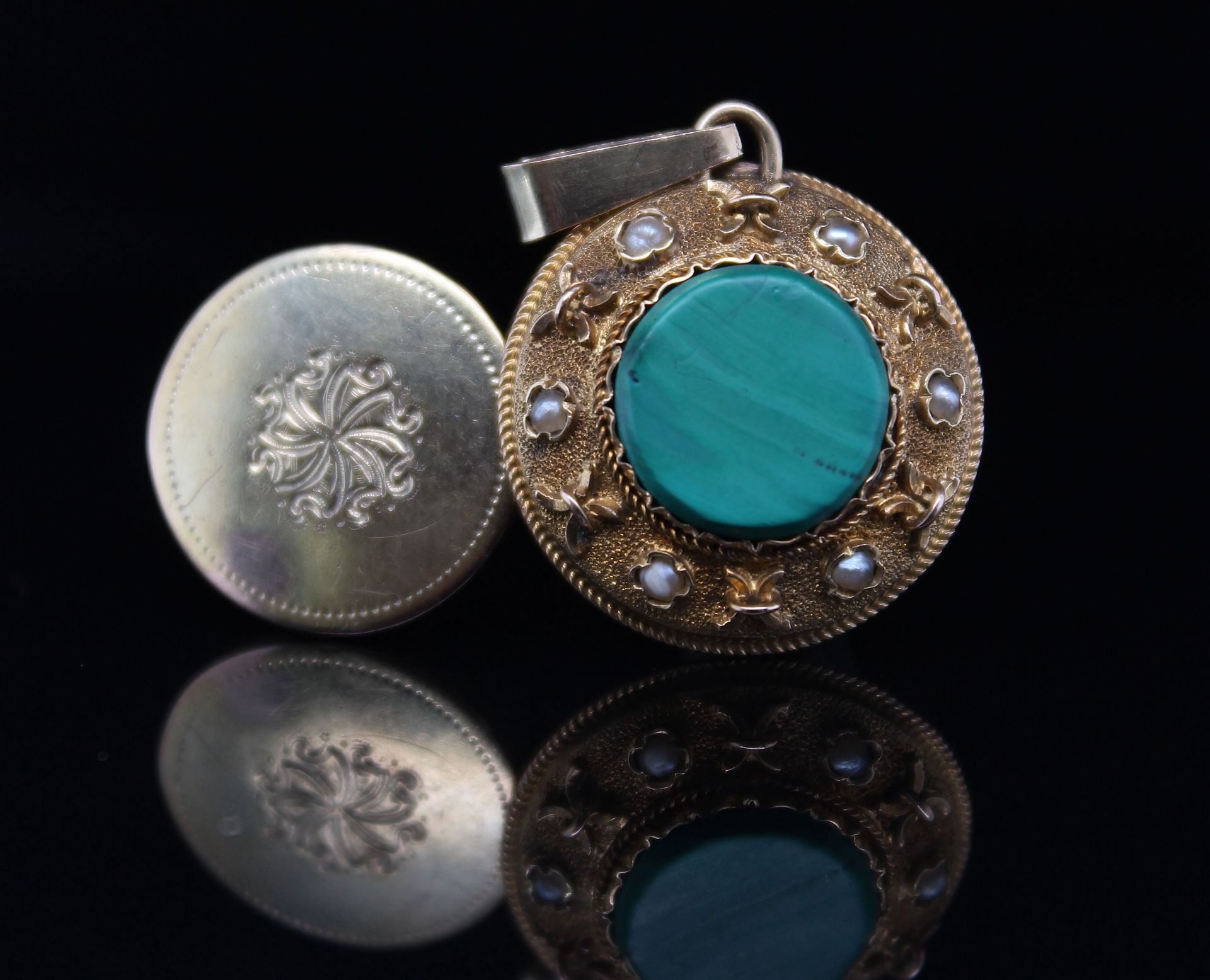 Medallion with malachite and seed pearls - Image 2 of 3