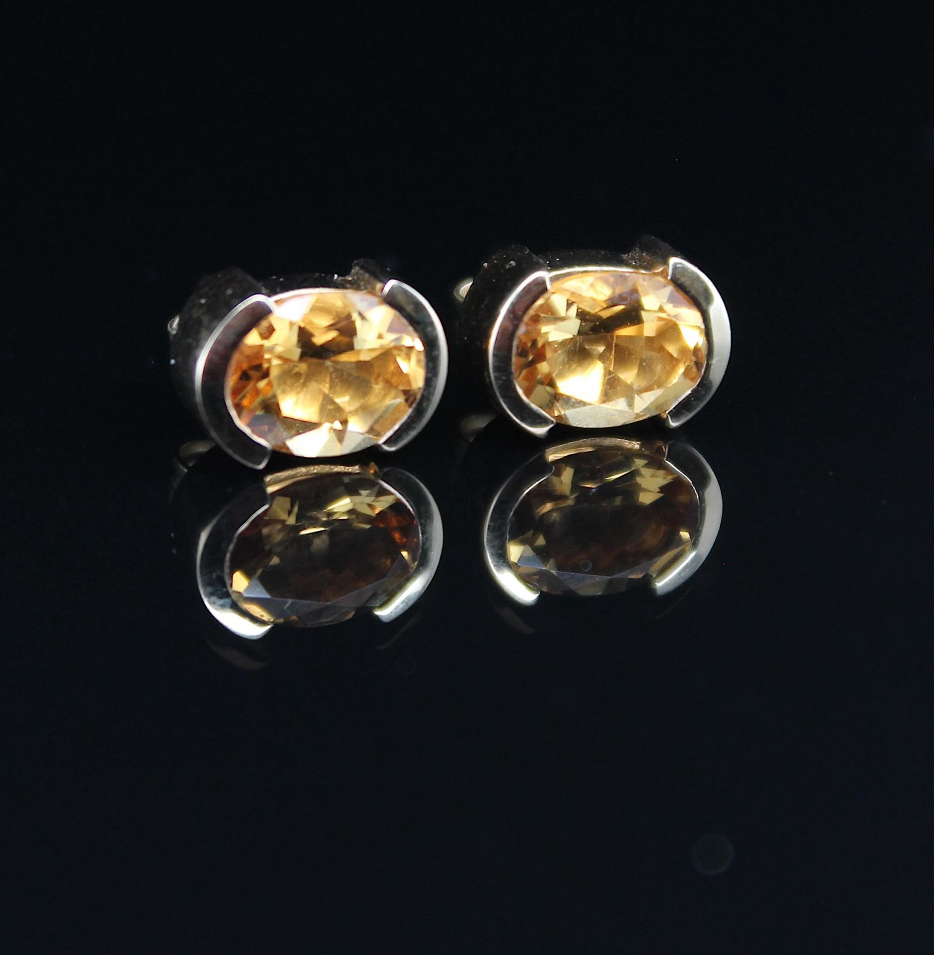 Christ ear studs with citrine