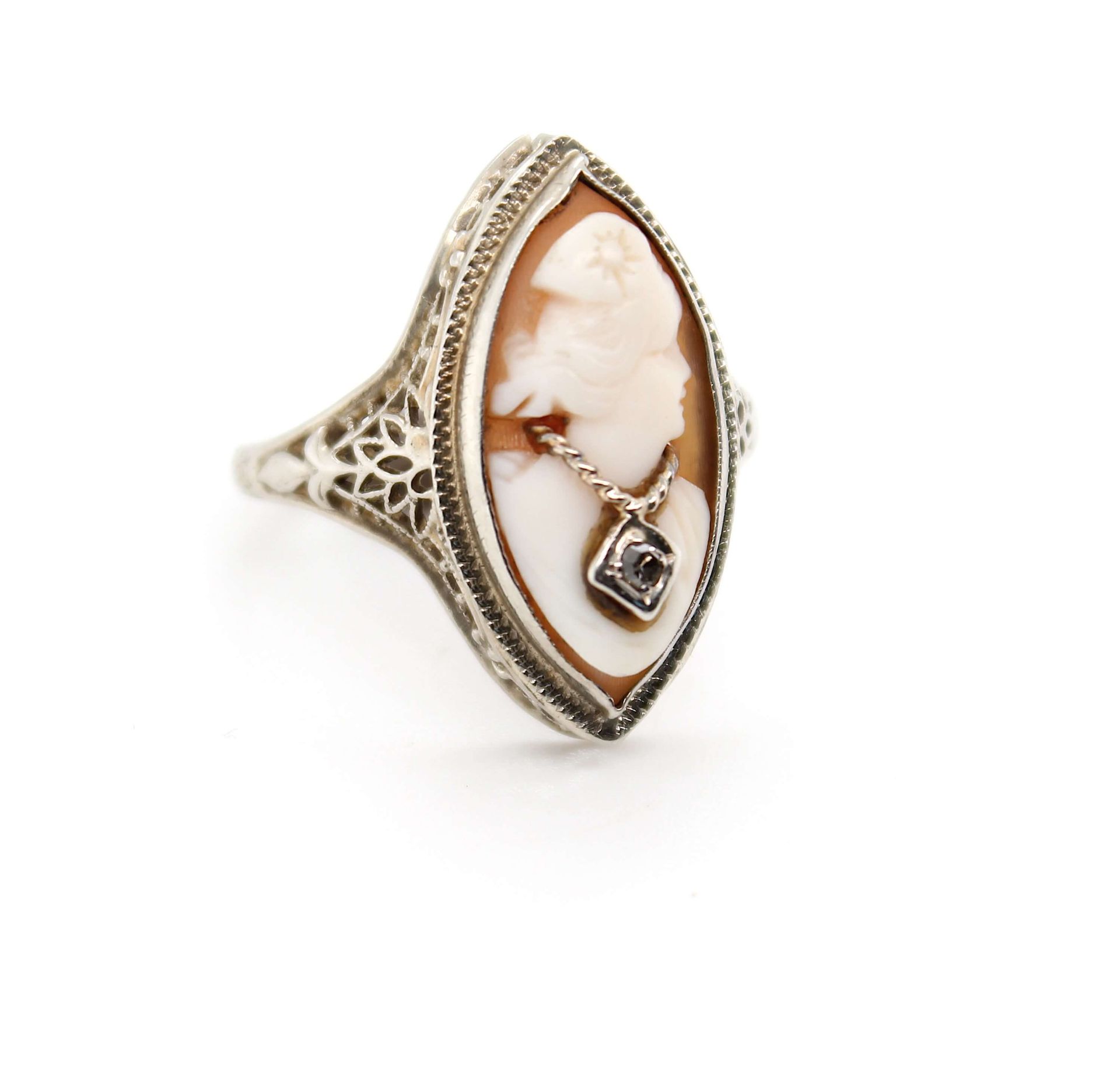 Ring with a shell cameo and a diamond - Image 3 of 3
