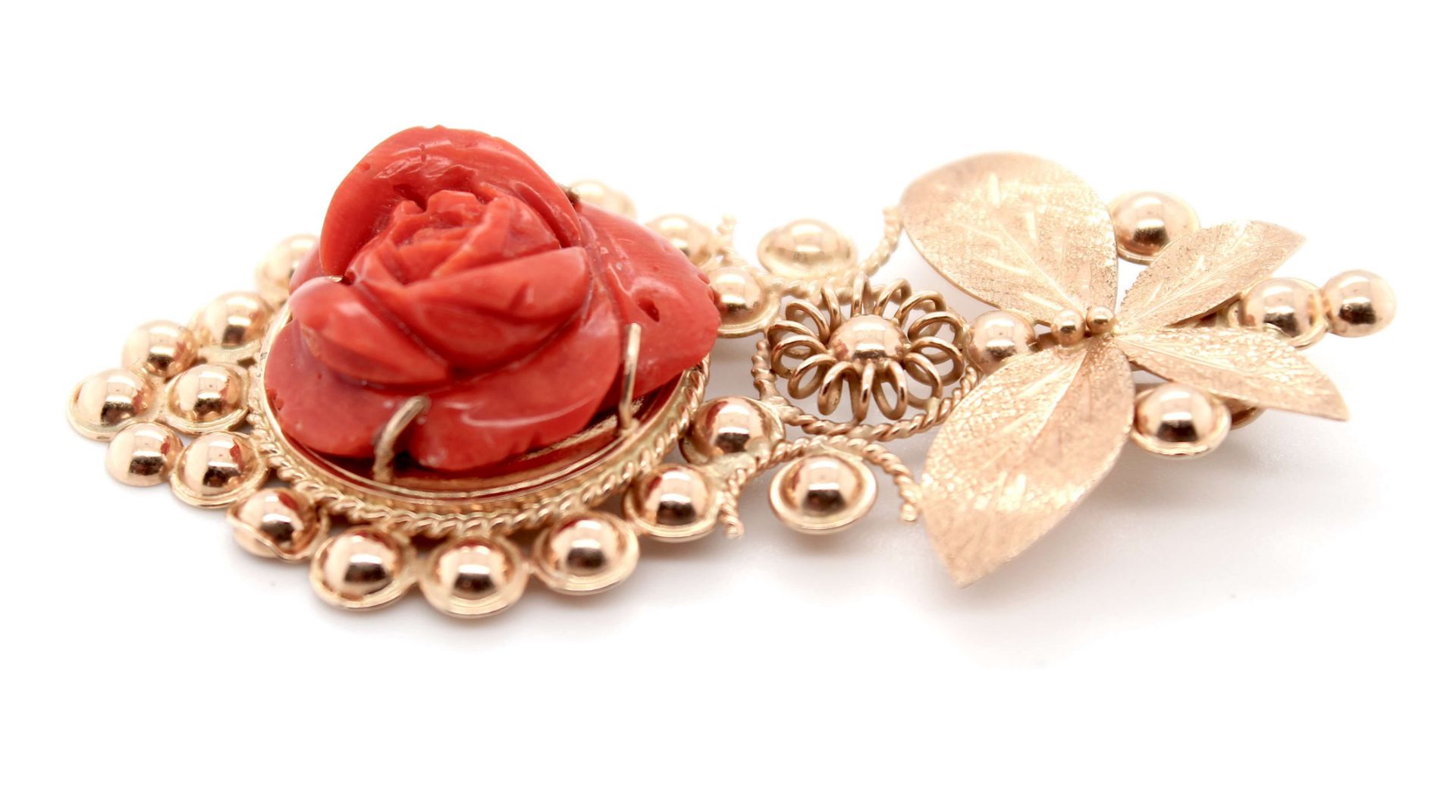 Pendant with carved coral flower - Image 3 of 4