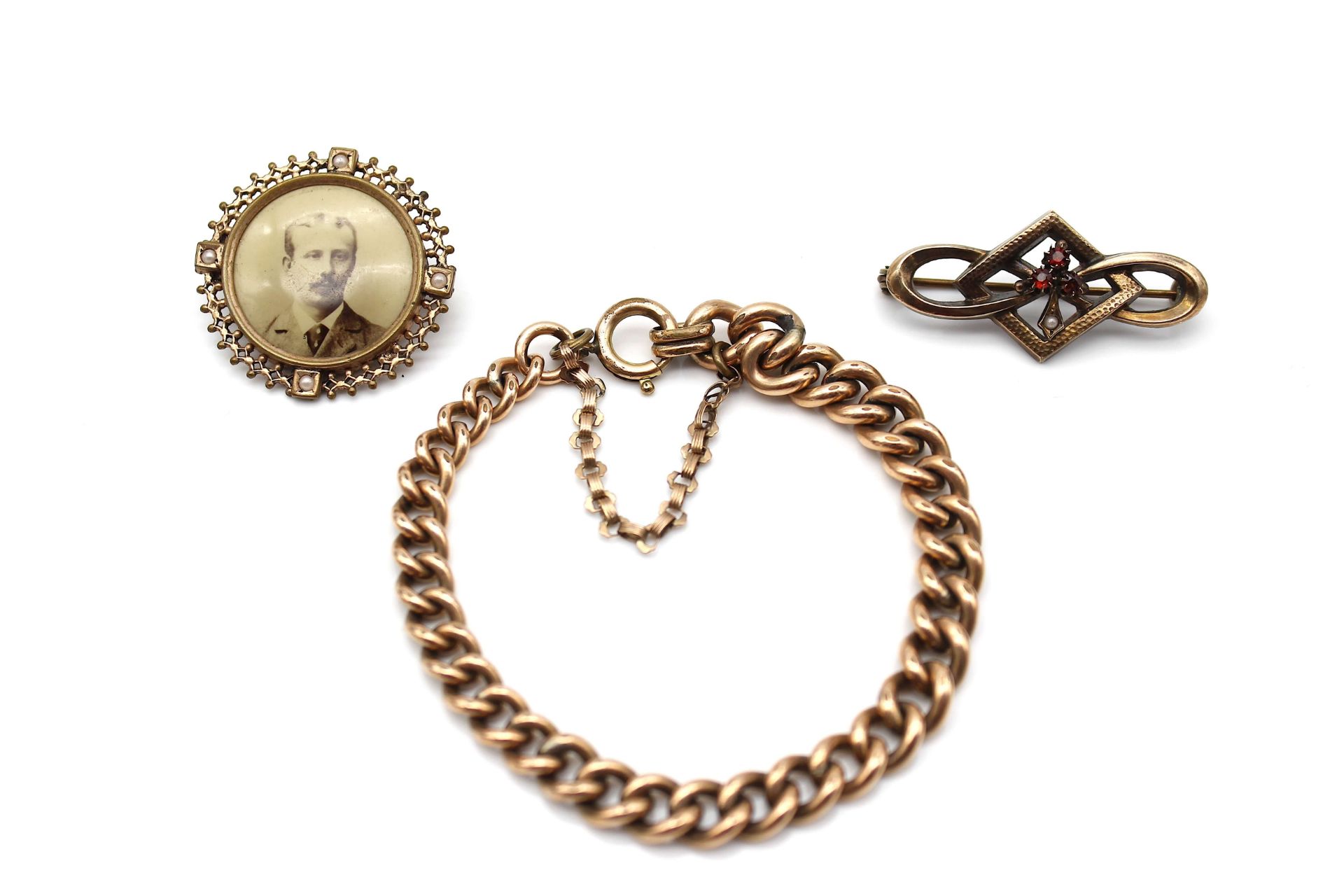 3 pieces of jewellery around 1900