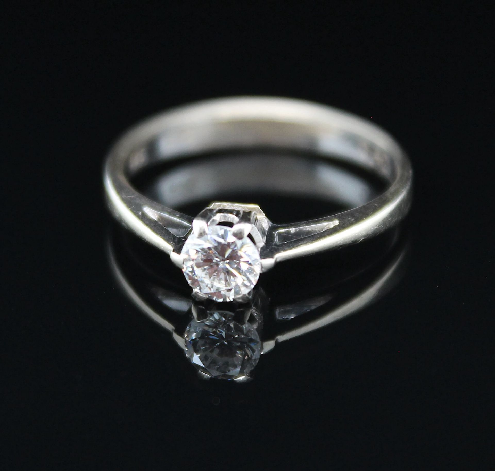 Solitaire ring with one brilliant, ca. 0,43 ct